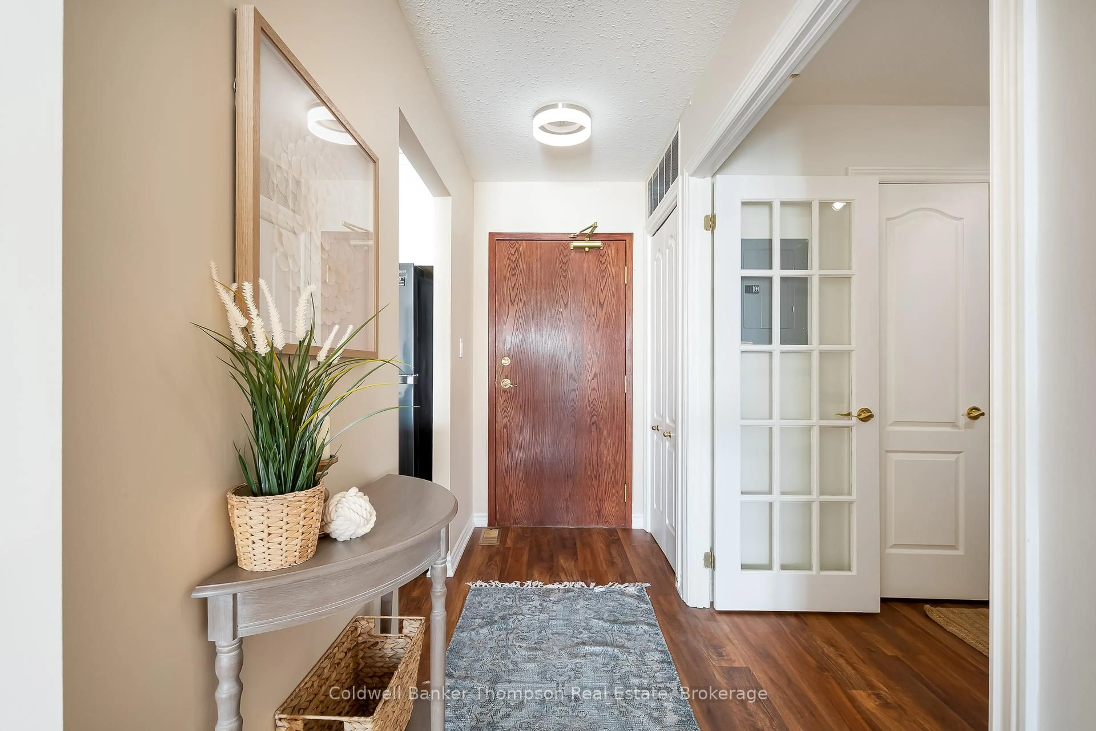 Indoor entryway for 31 Dairy Lane #203, Huntsville Ontario P1H 2L7