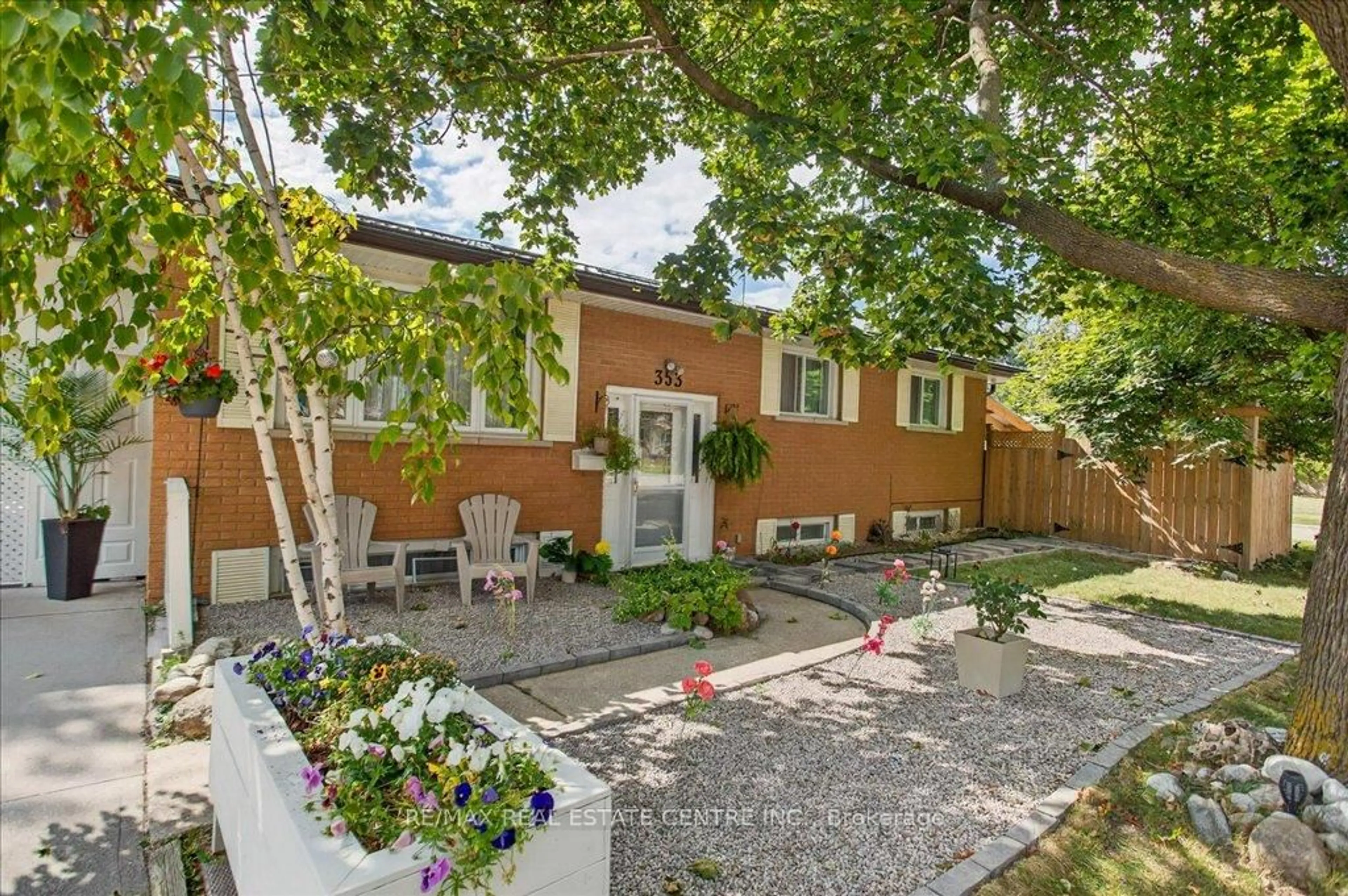 Patio, street for 353 Grand Ridge Dr, Cambridge Ontario N1S 3Z7