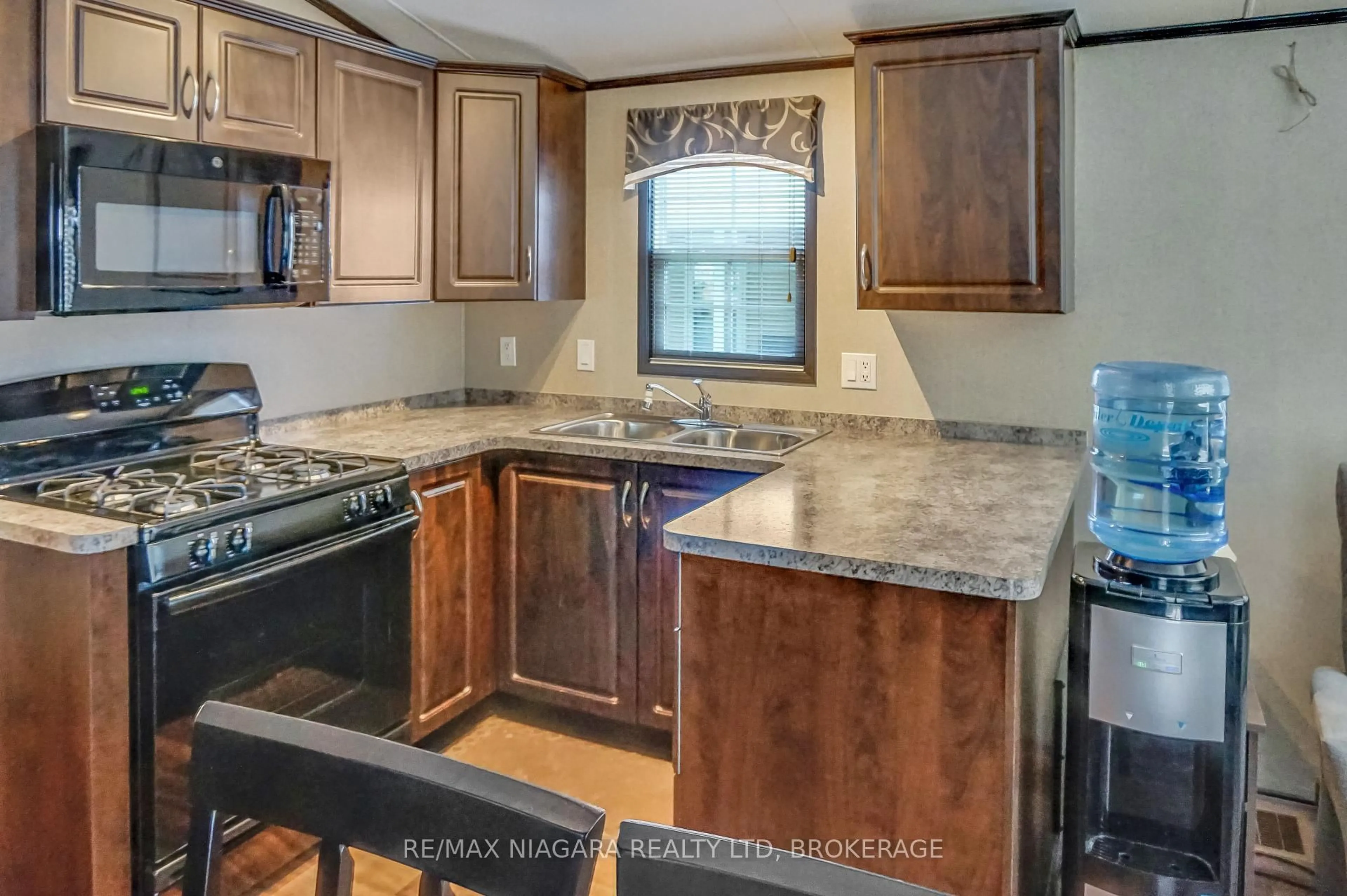 Standard kitchen, ceramic/tile floor for 1501 Line 8 Rd #228, Niagara-on-the-Lake Ontario L0S 1L0