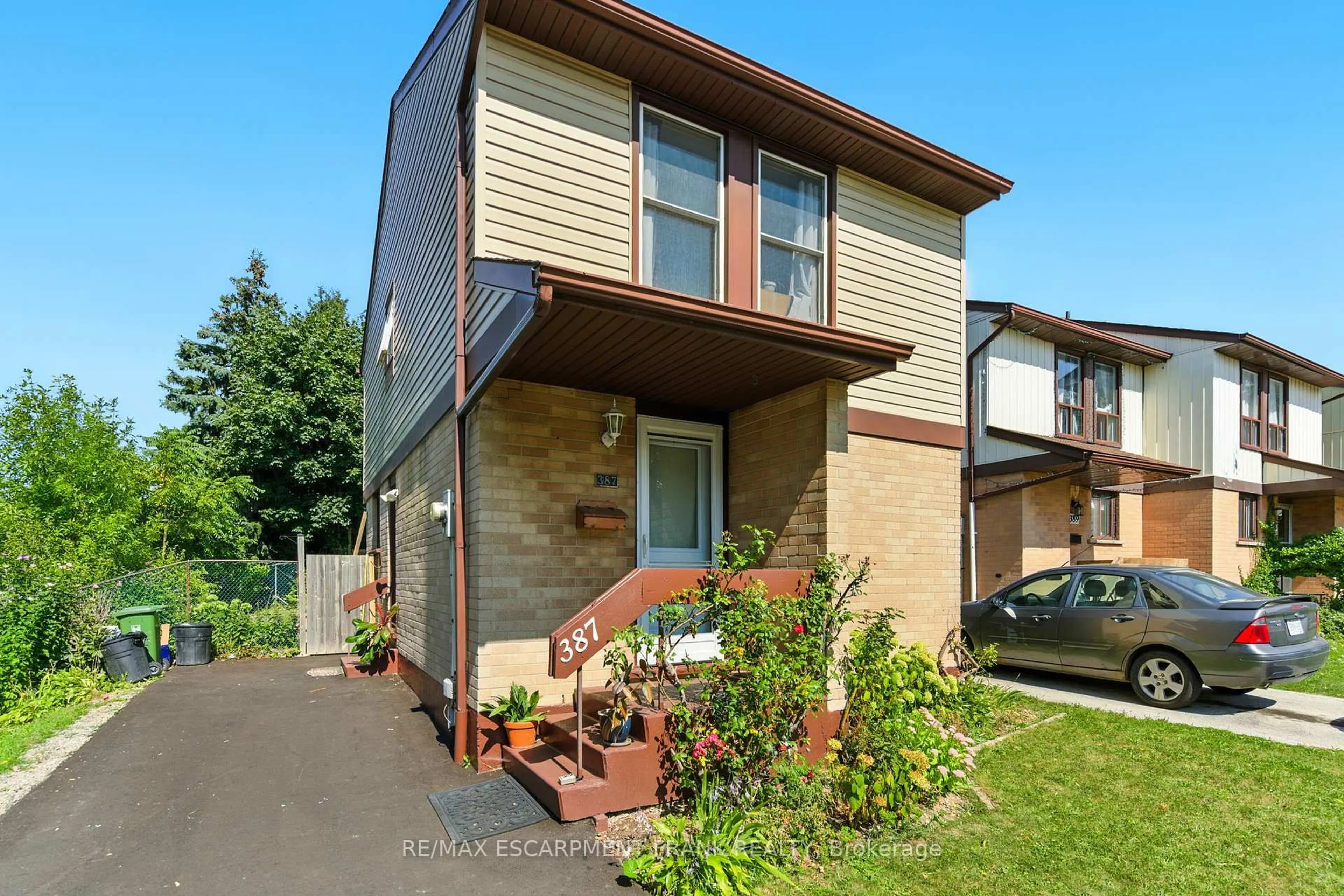 Home with brick exterior material, street for 387 Franklin Rd, Hamilton Ontario L8V 4S3