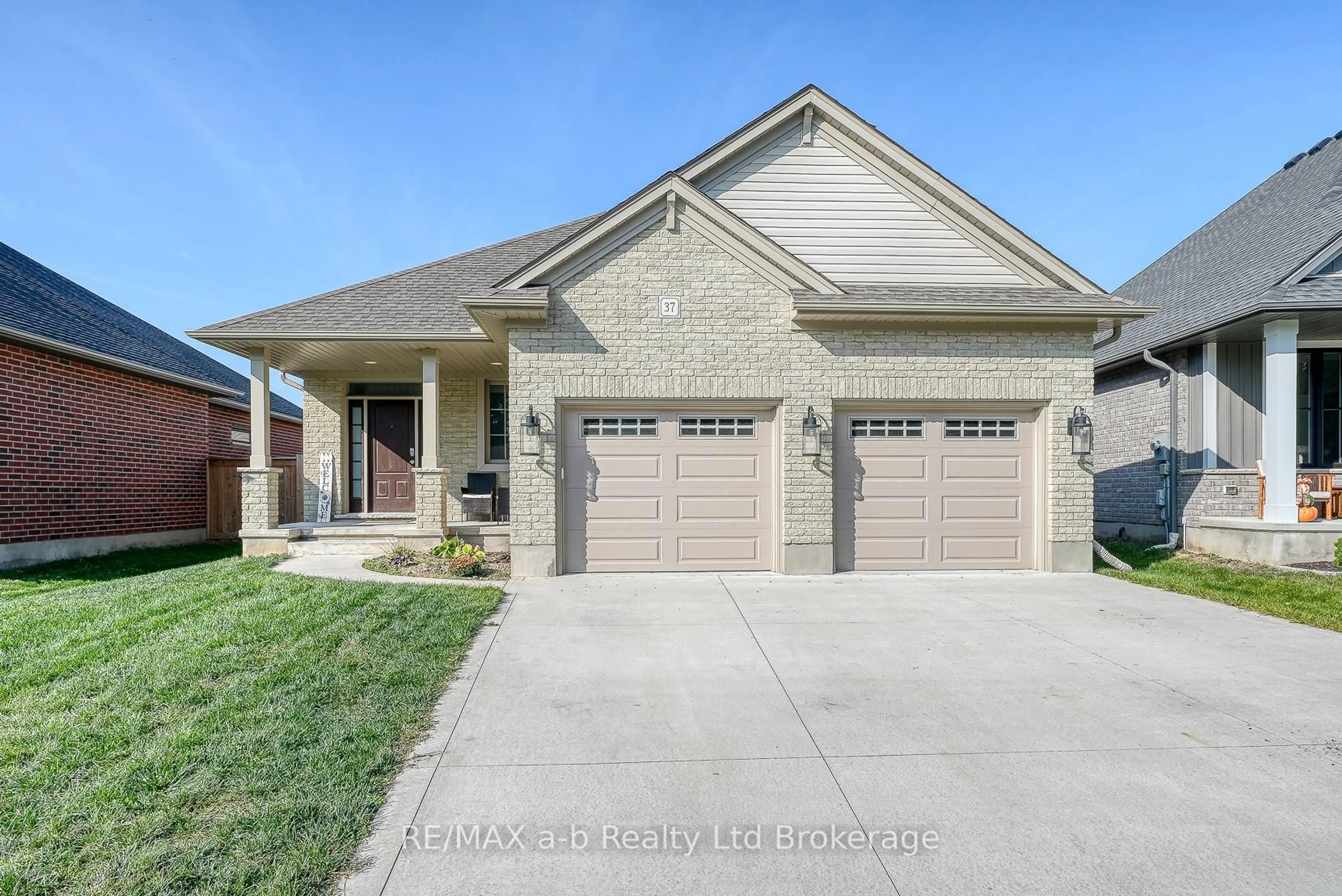 Home with brick exterior material, street for 37 Lowrie Cres, Tillsonburg Ontario N4G 0H5