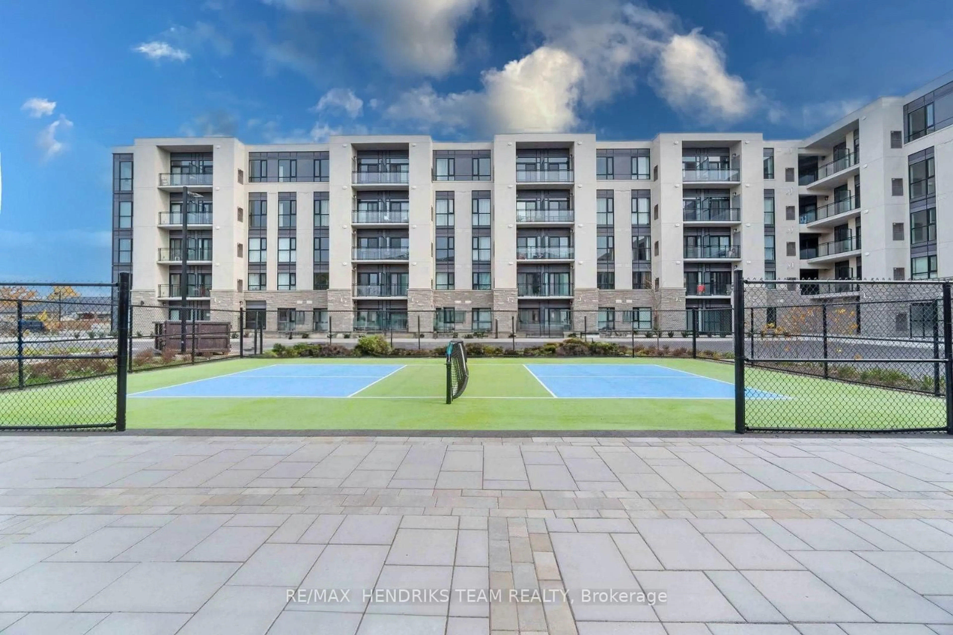 A pic from outside/outdoor area/front of a property/back of a property/a pic from drone, building for 50 Herrick Ave #LP40, St. Catharines Ontario L2P 0G3