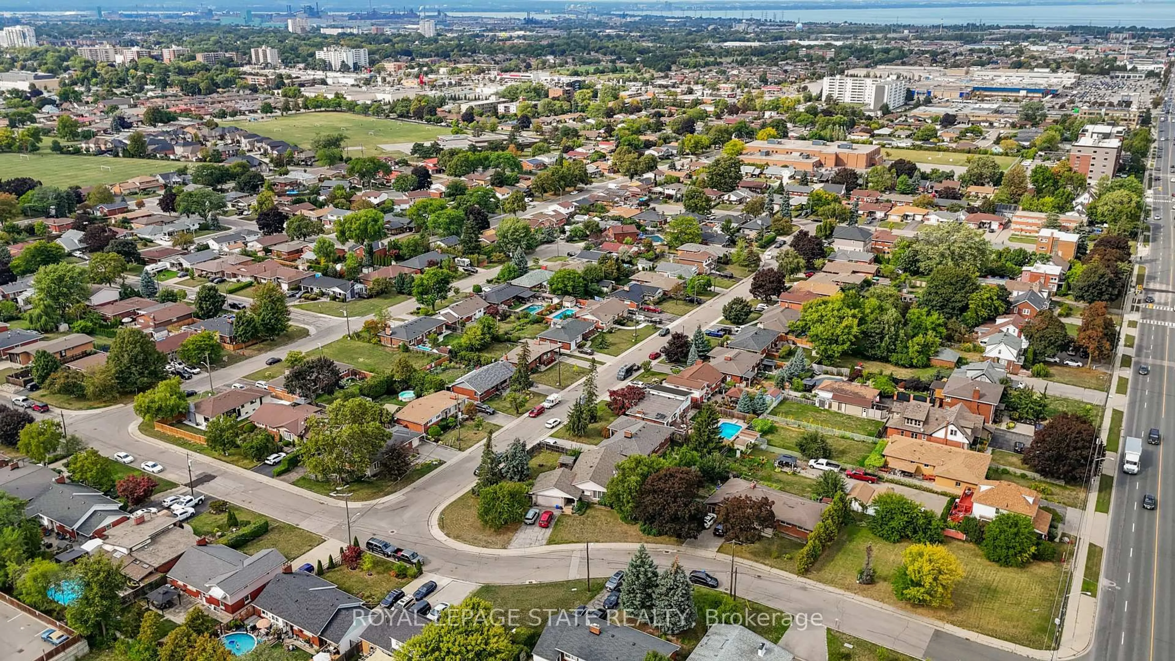 A pic from outside/outdoor area/front of a property/back of a property/a pic from drone, street for 23 centennial Pkwy, Hamilton Ontario L8G 2C1