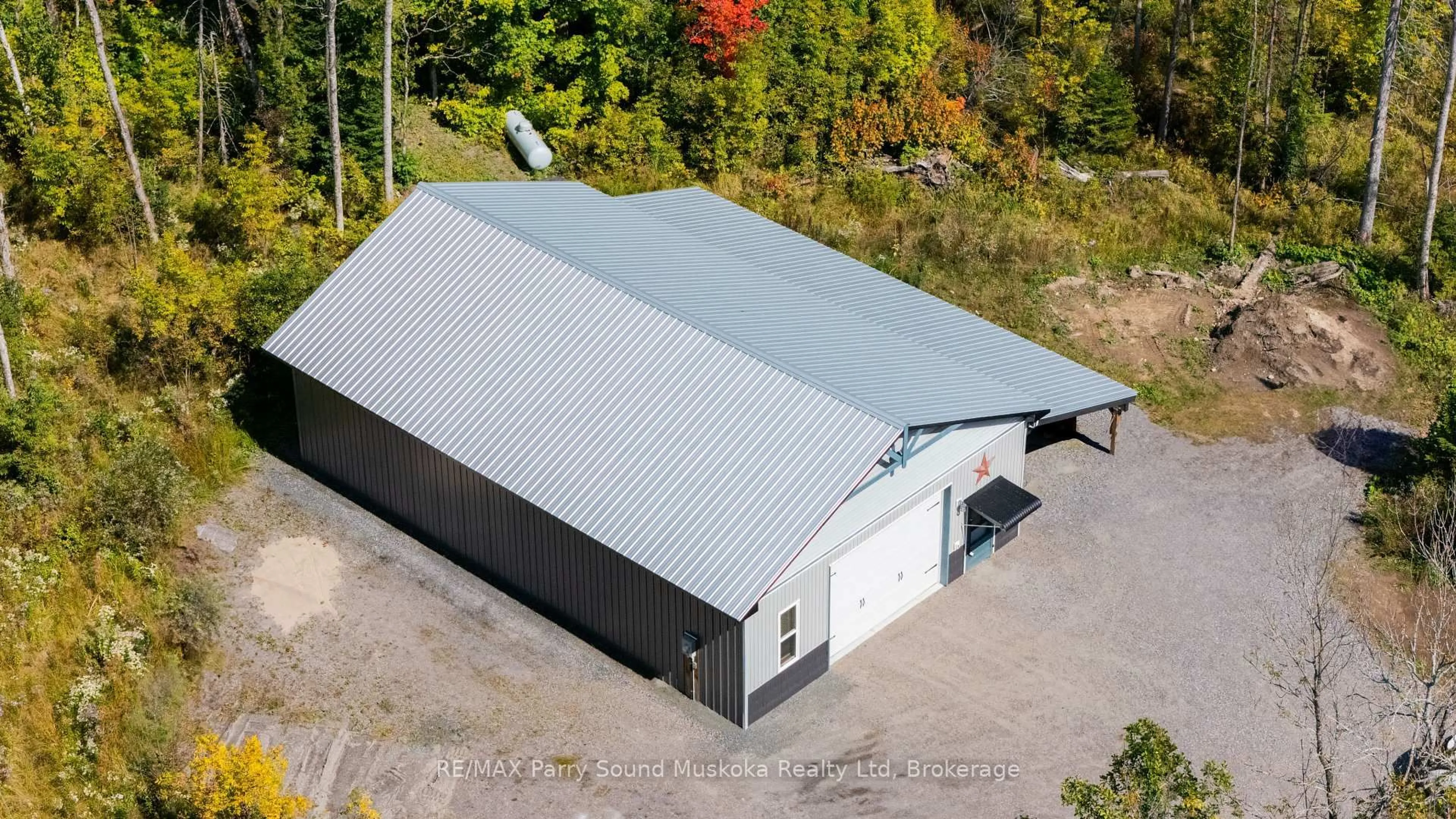 A pic from outside/outdoor area/front of a property/back of a property/a pic from drone, building for 40 & 41 Sunset Cove Rd, Seguin Ontario P2A 0B6