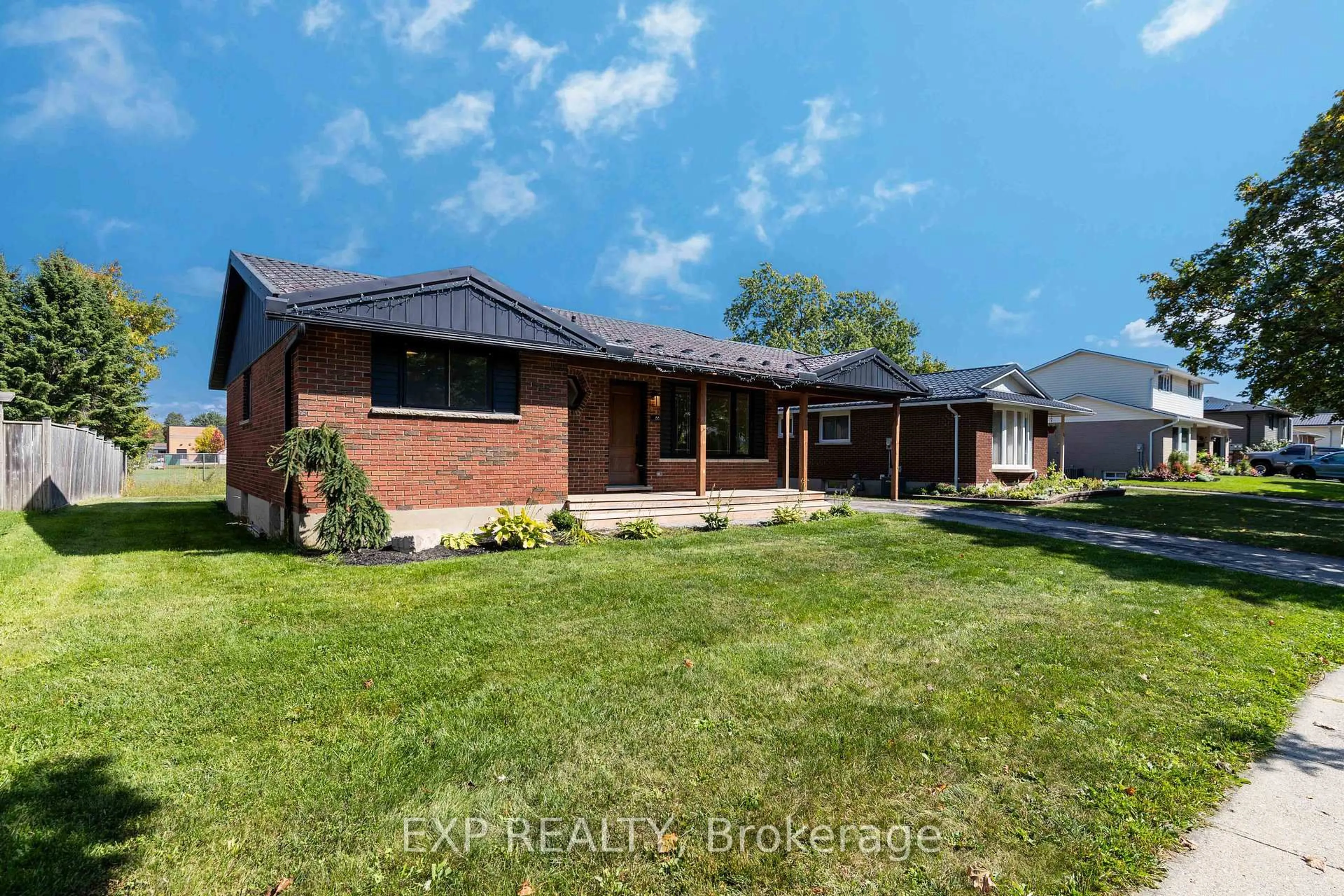 Home with brick exterior material, unknown for 88 Oak St, Stratford Ontario N5A 6Z1
