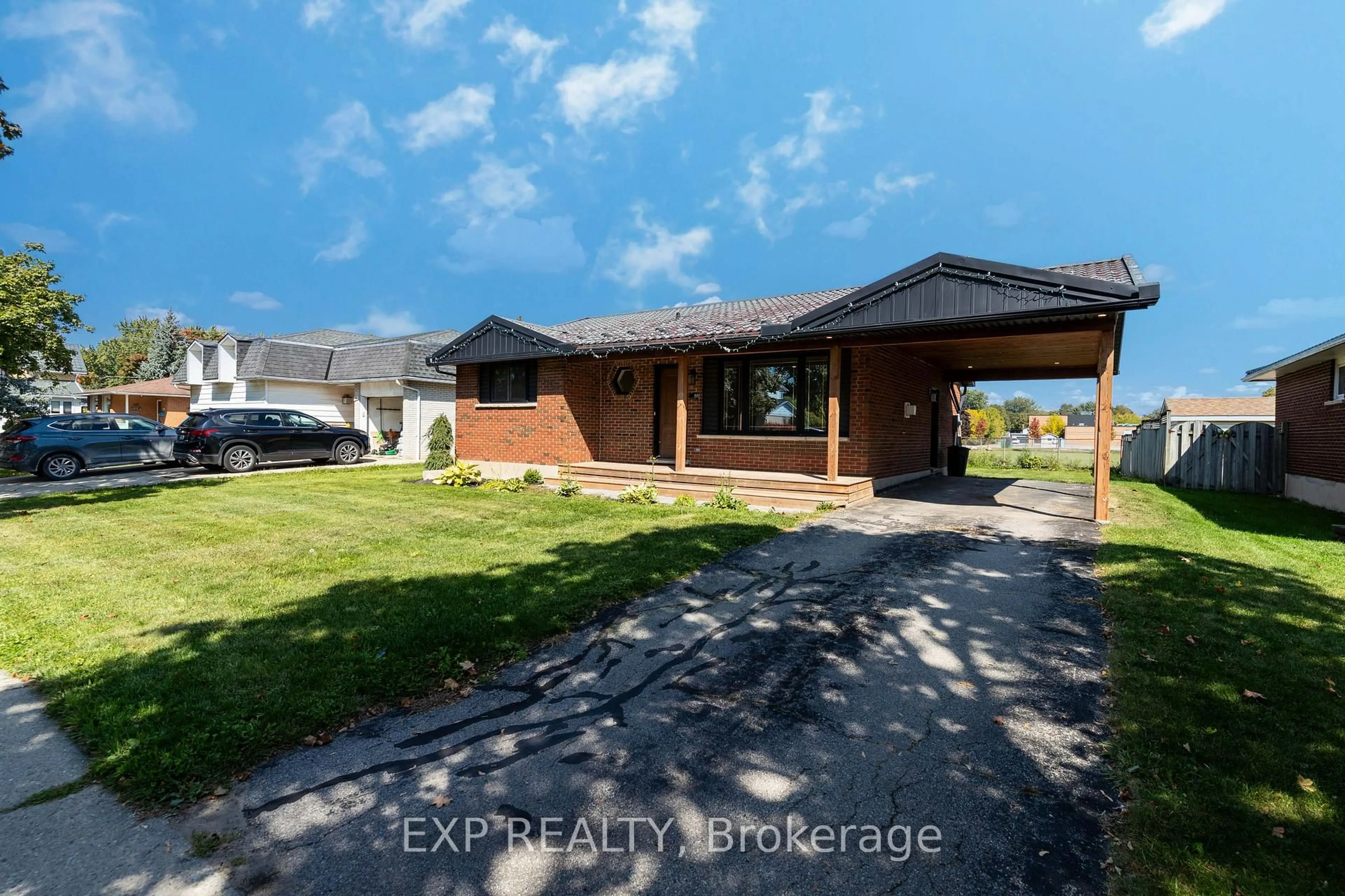 A pic from outside/outdoor area/front of a property/back of a property/a pic from drone, street for 88 Oak St, Stratford Ontario N5A 6Z1