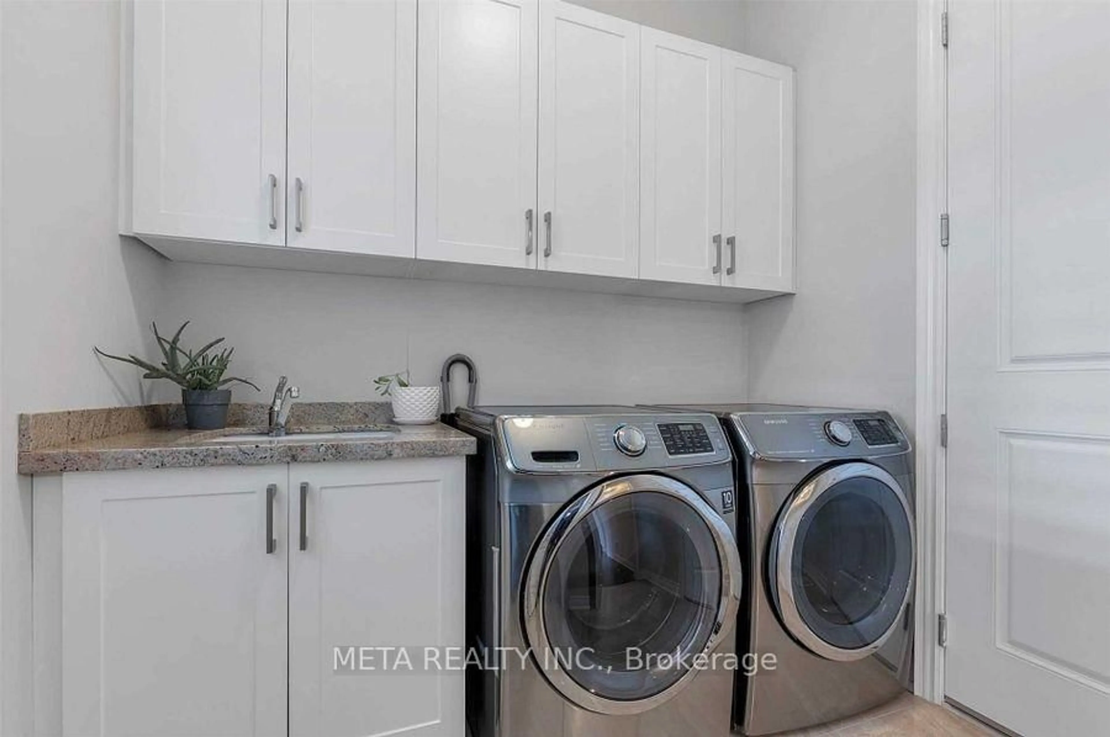 Laundry room for 67 Copes Lane, Hamilton Ontario L8E 0H1