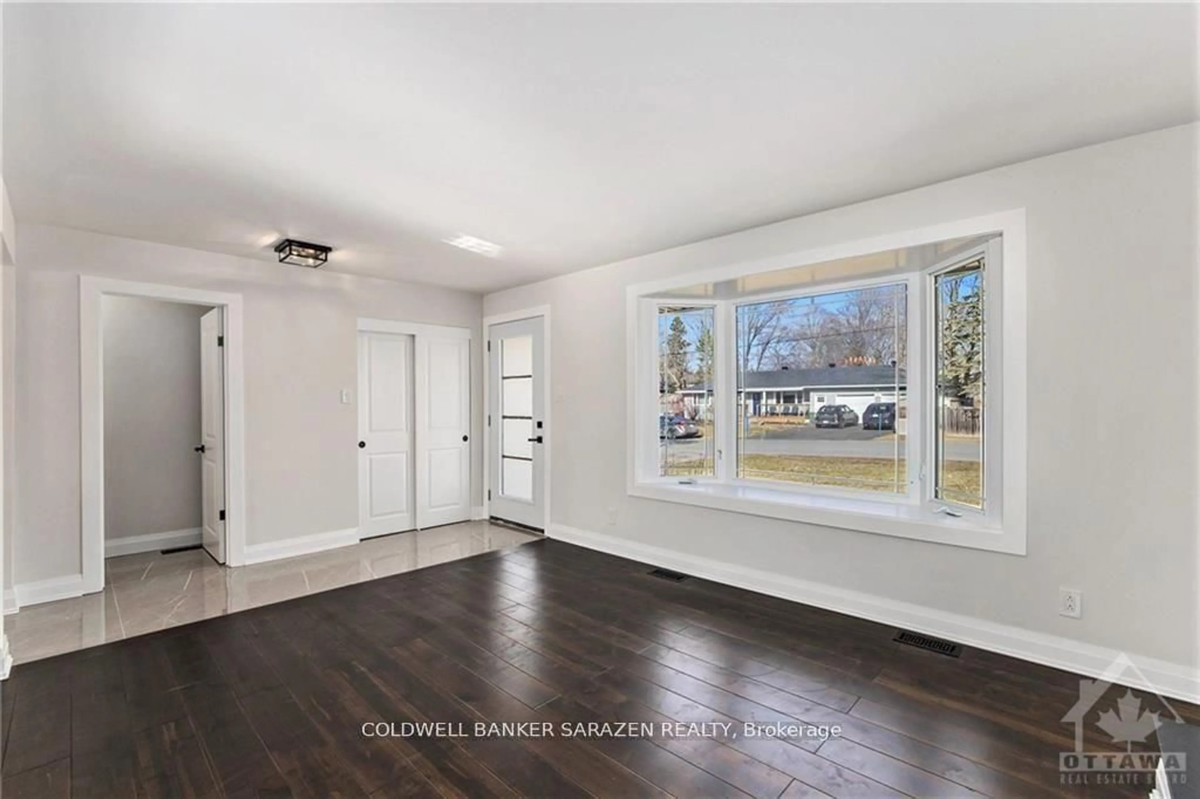 Indoor entryway for 16 TURTLEBACK Way, Ottawa Ontario K2S 1P6