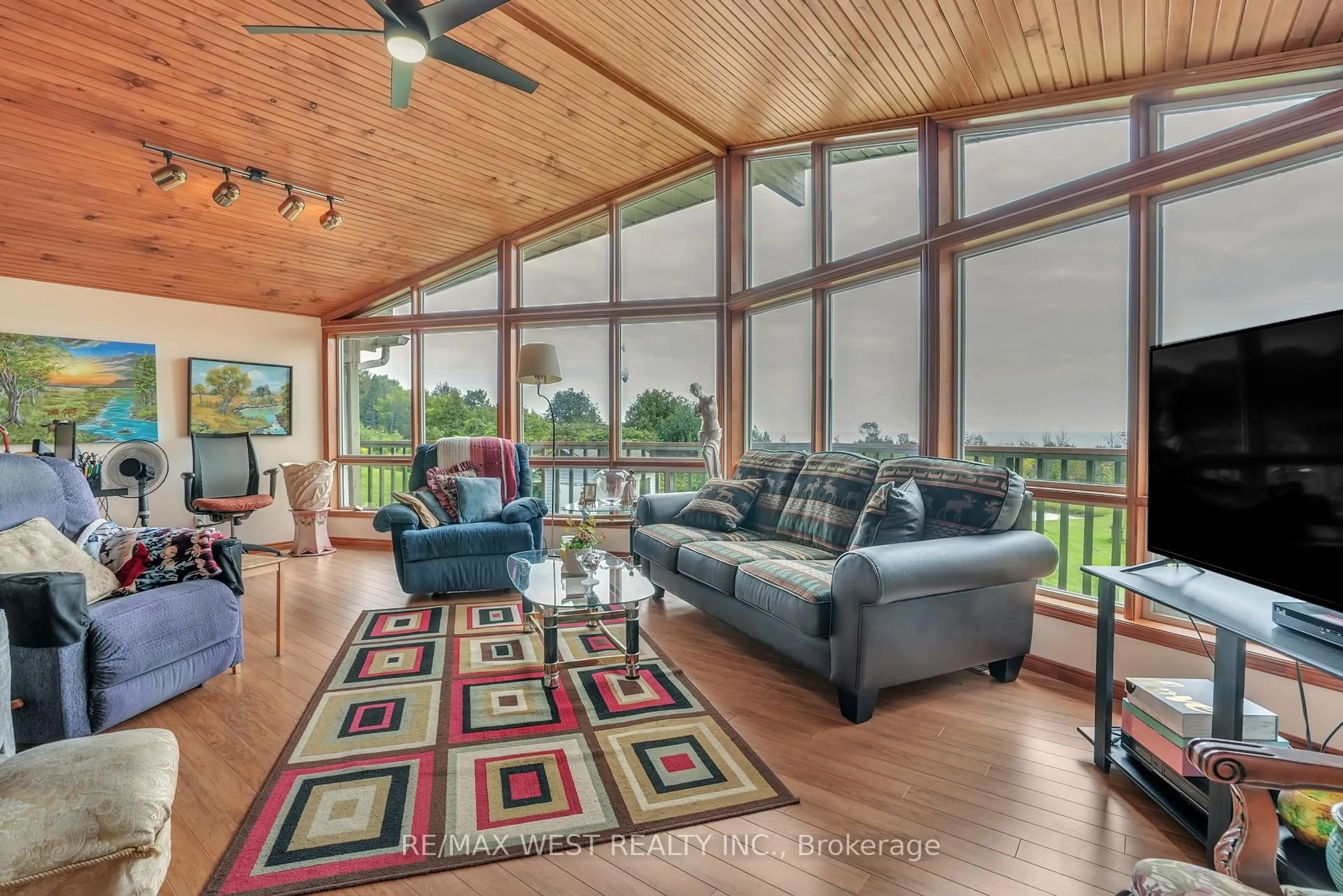 Living room with furniture, unknown for 143 Captain's Crt, Meaford Ontario N4L 1W5