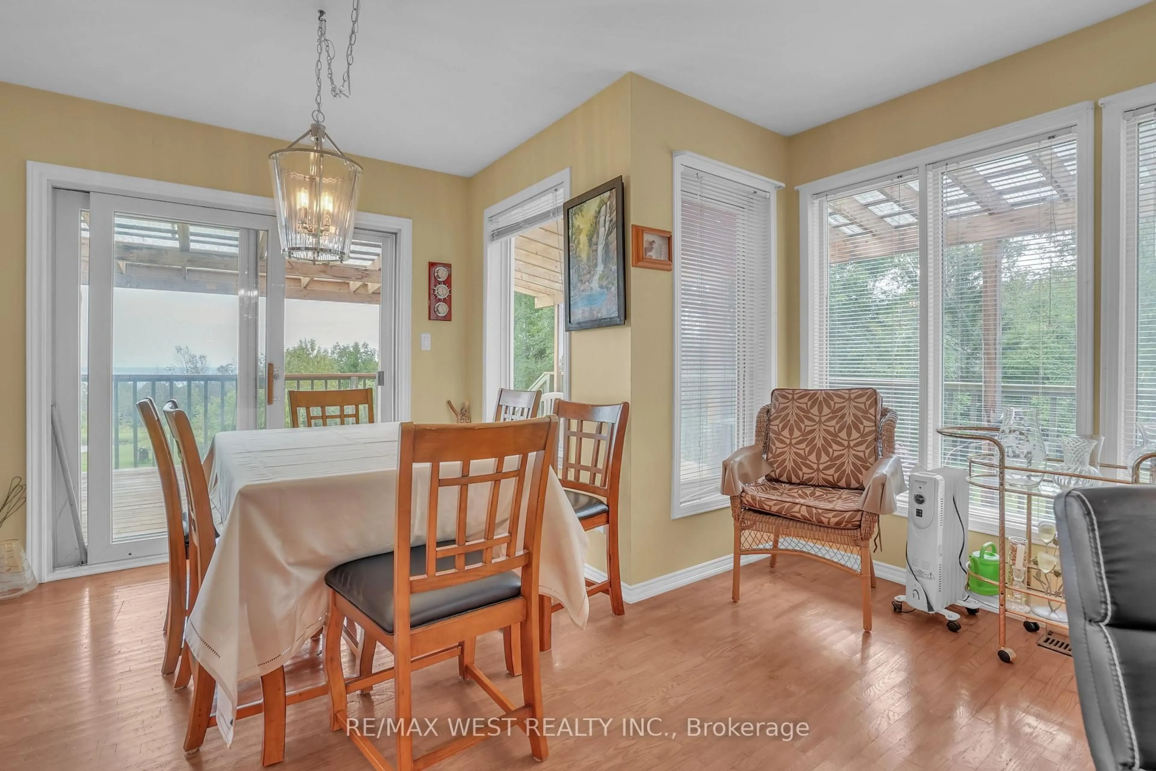 Dining room, unknown for 143 Captain's Crt, Meaford Ontario N4L 1W5
