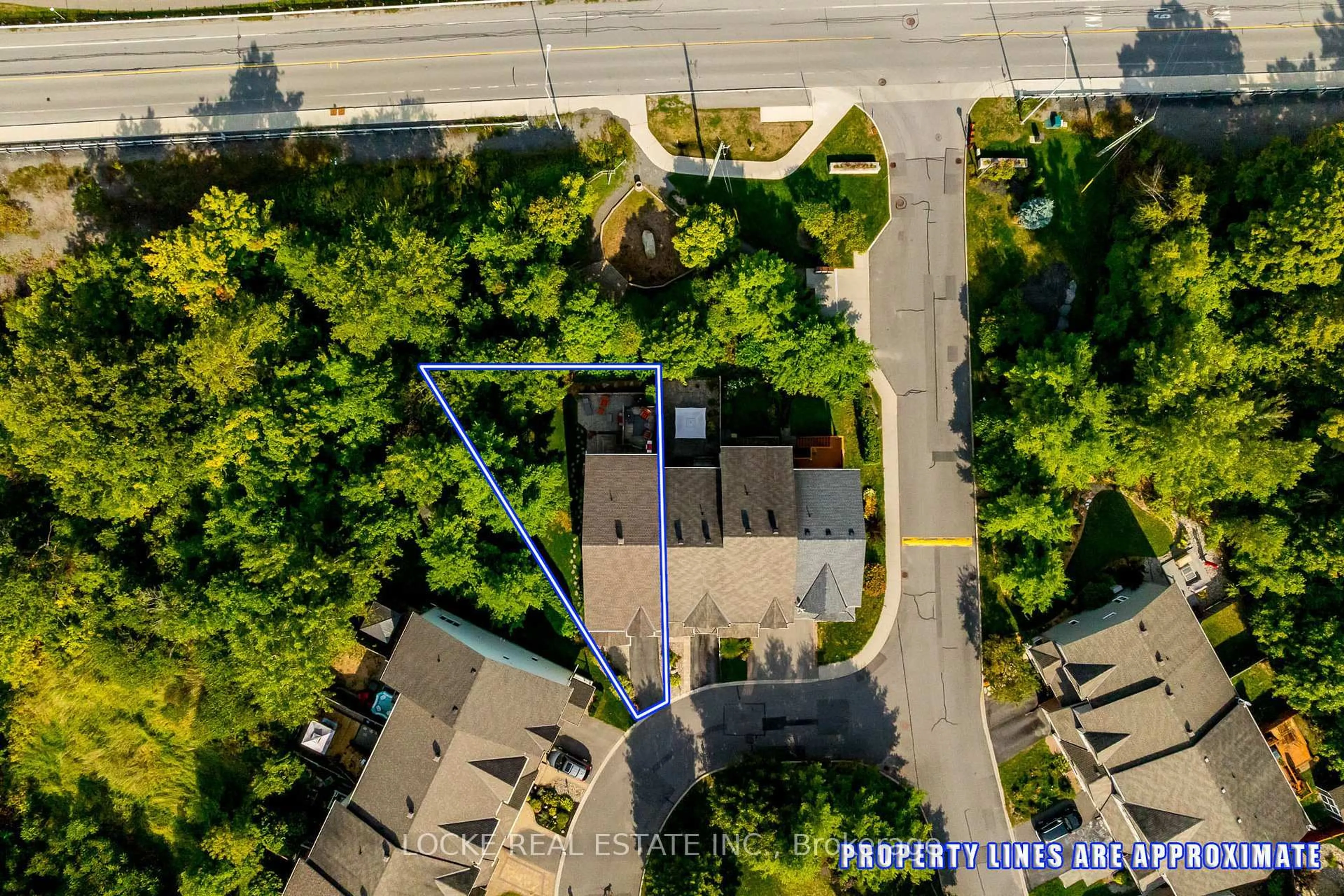 A pic from outside/outdoor area/front of a property/back of a property/a pic from drone, unknown for 106 Parkrose Private, Ottawa Ontario K4A 0N8