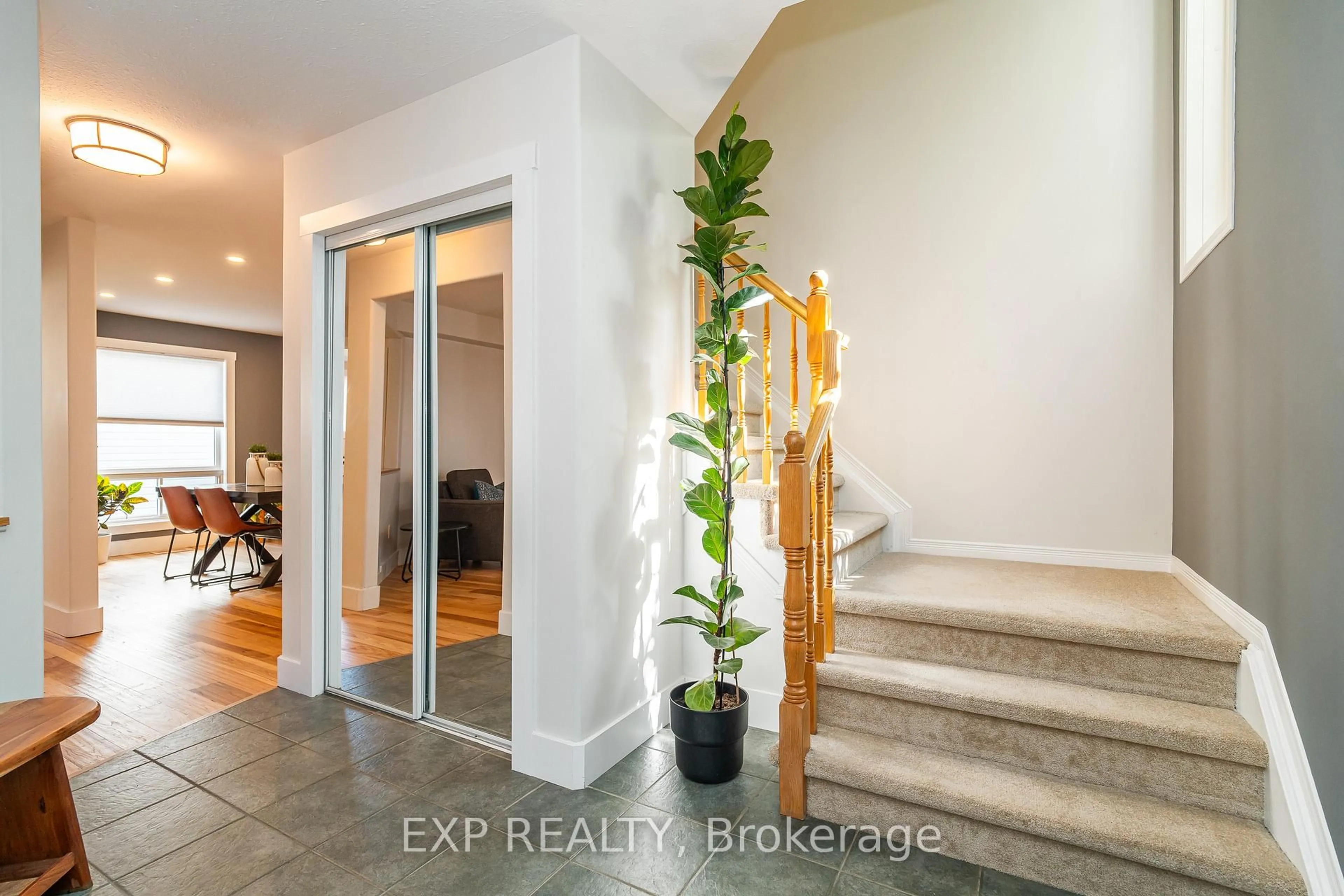 Indoor entryway for 66 Newcastle Ave, Ottawa Ontario K2K 3B5