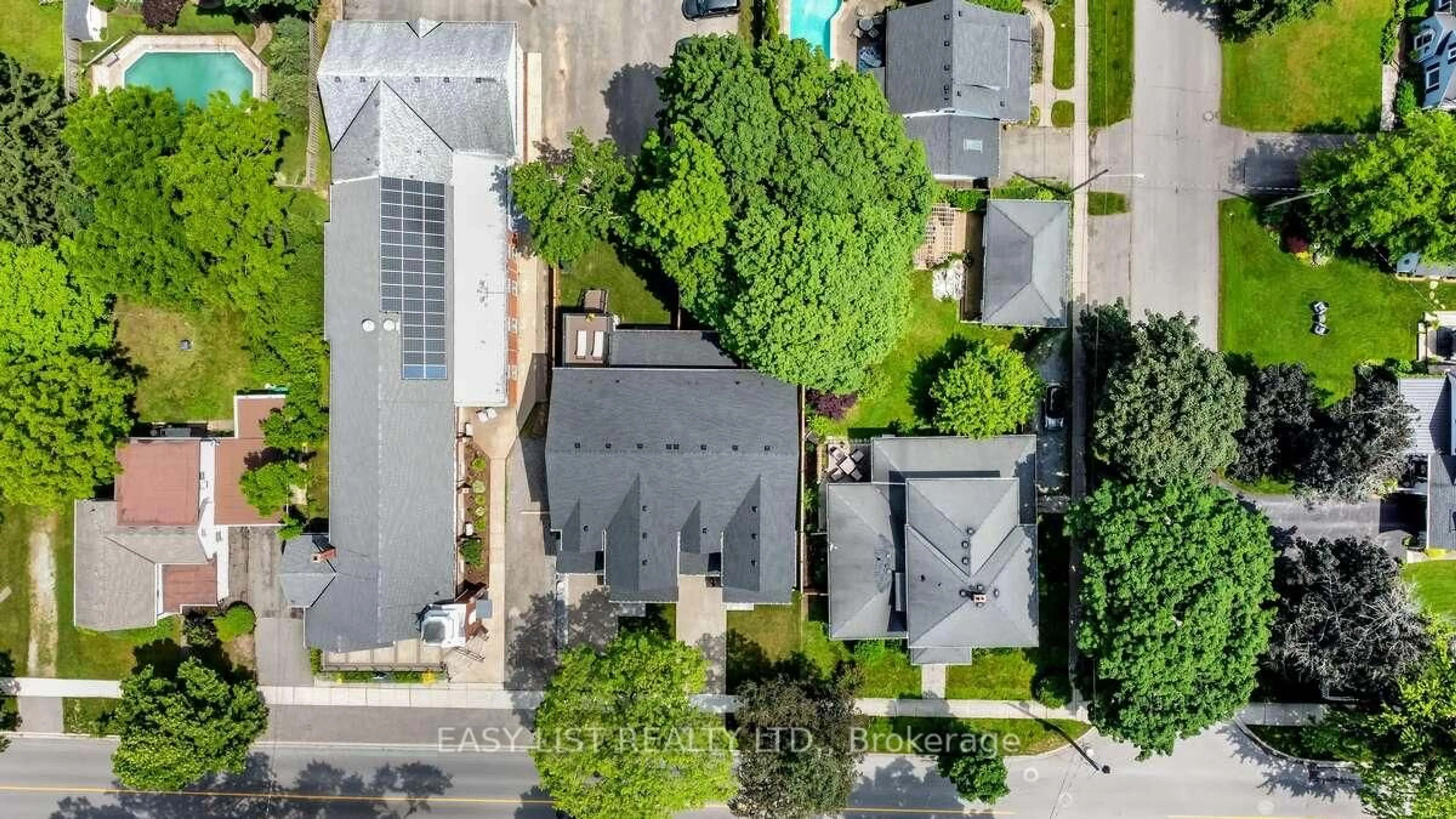 A pic from outside/outdoor area/front of a property/back of a property/a pic from drone, street for 1553 Pelham St, Pelham Ontario L0S 1E3
