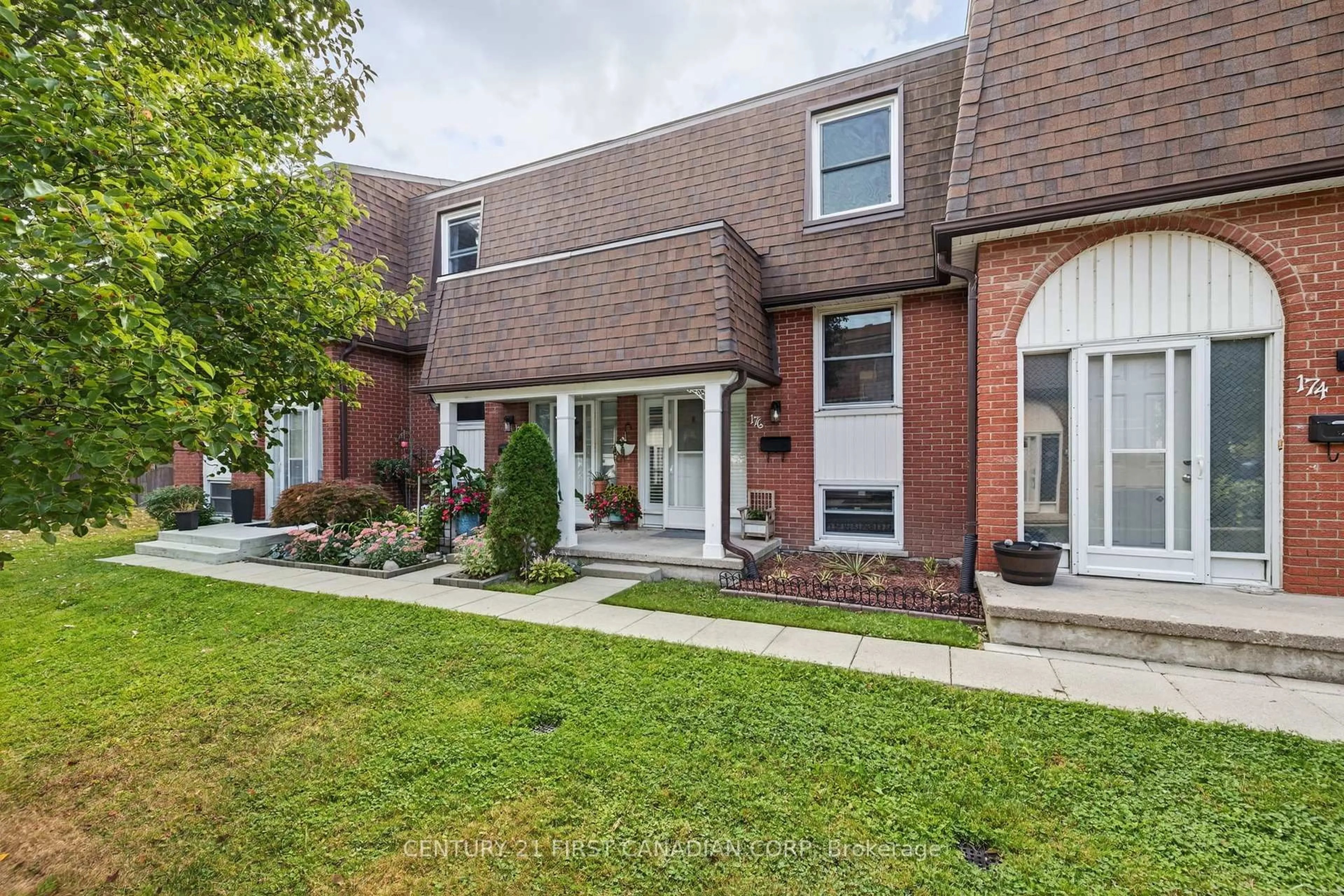 Home with brick exterior material, street for 176 Gardenwood Dr, London South Ontario N6J 3Z9