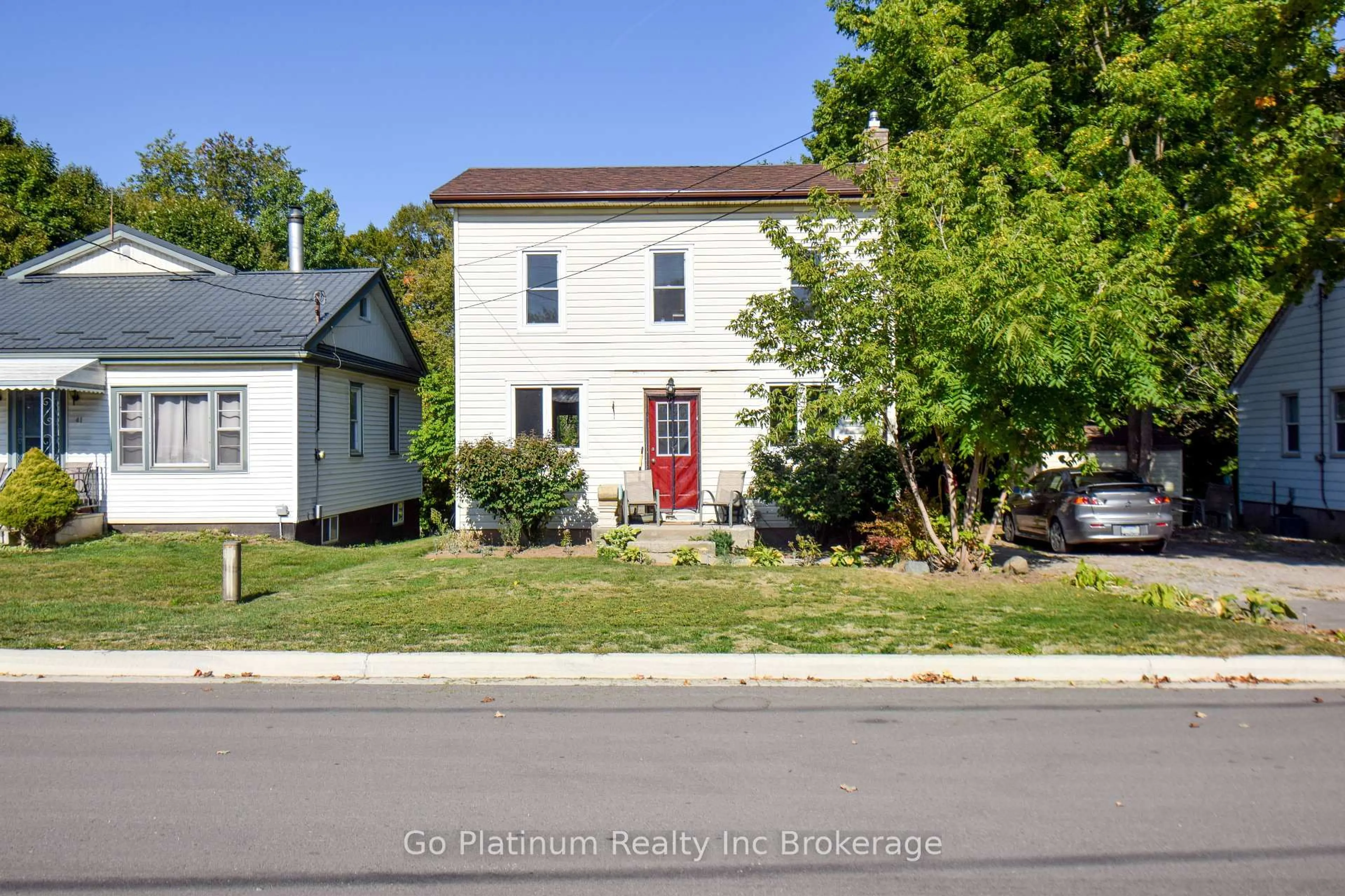 Unknown for 39 Young St, Tillsonburg Ontario N4G 3H6