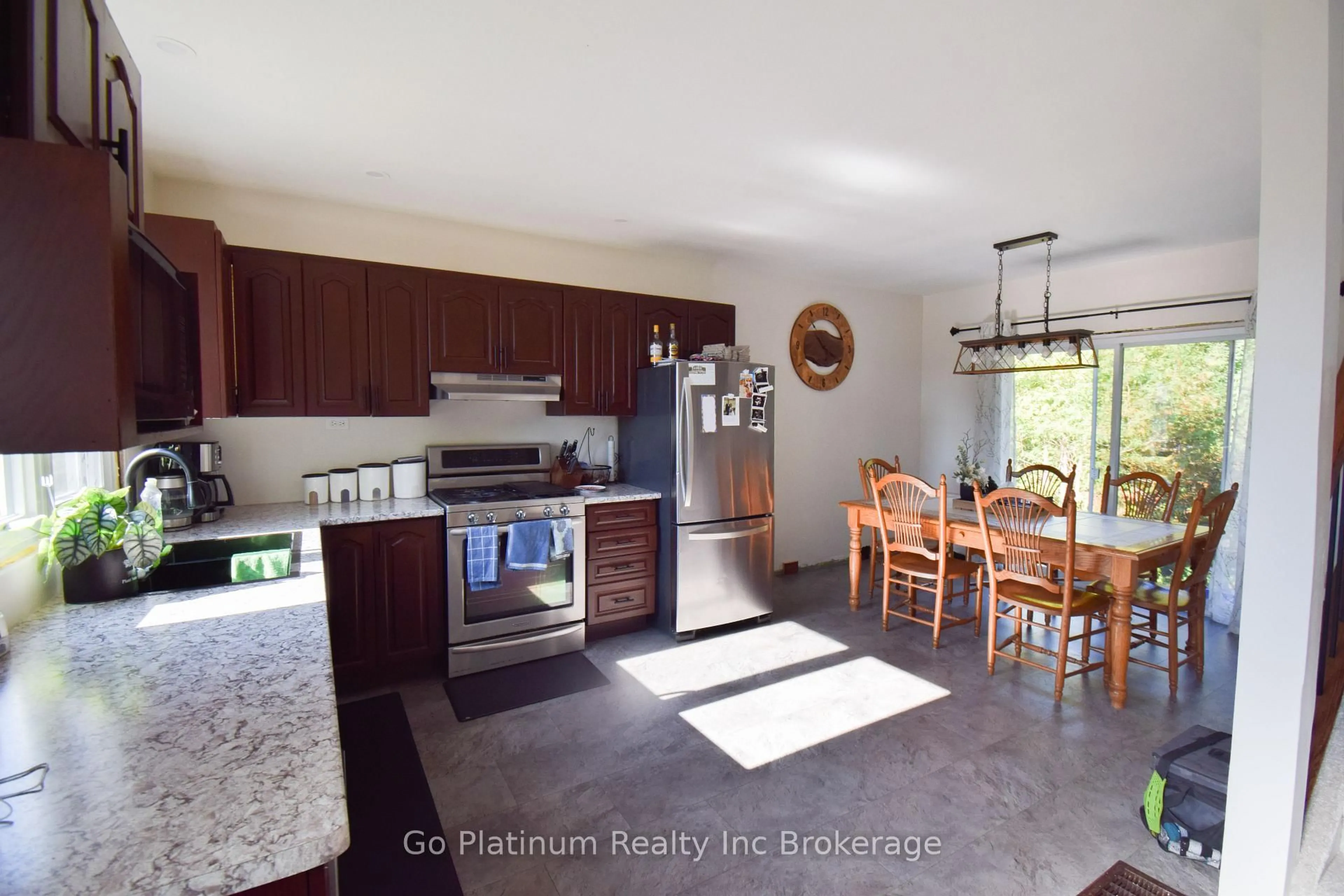 Open concept kitchen, ceramic/tile floor for 39 Young St, Tillsonburg Ontario N4G 3H6