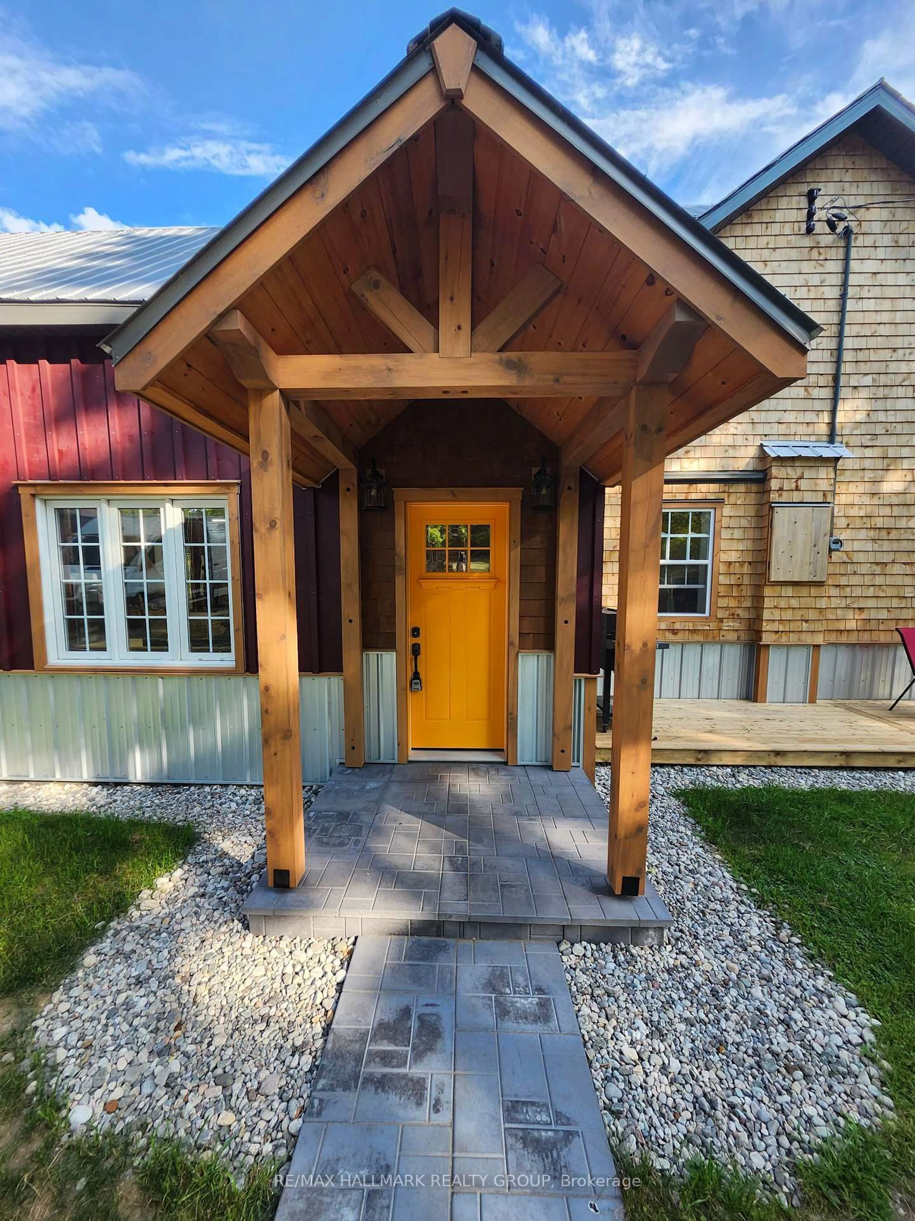 Indoor entryway for 187 Kitley Bastard Rd, Elizabethtown-Kitley Ontario K0E 1Y0