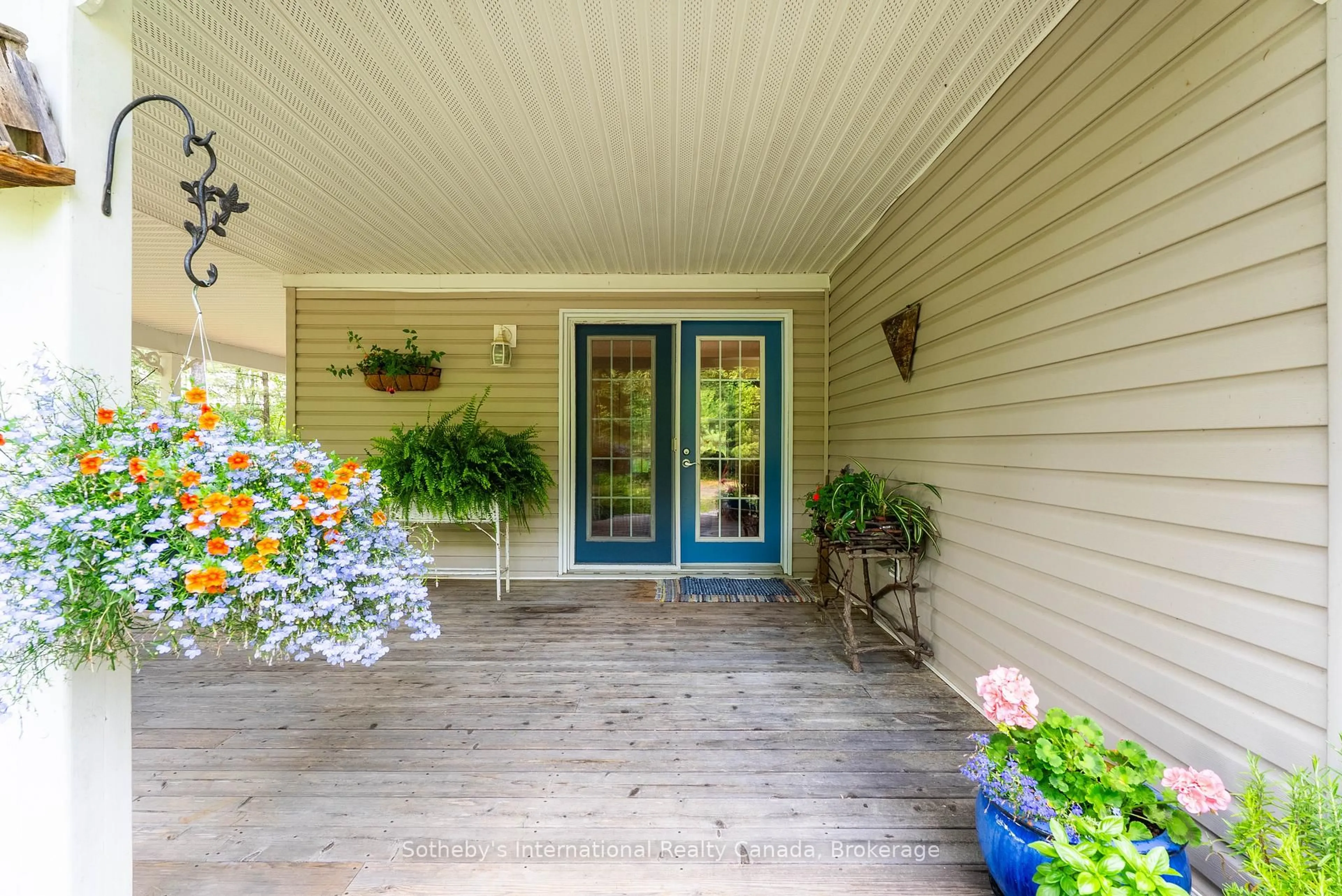 Indoor entryway for 176 Ripple & Palette Lake Rd, Huntsville Ontario P1H 2J4