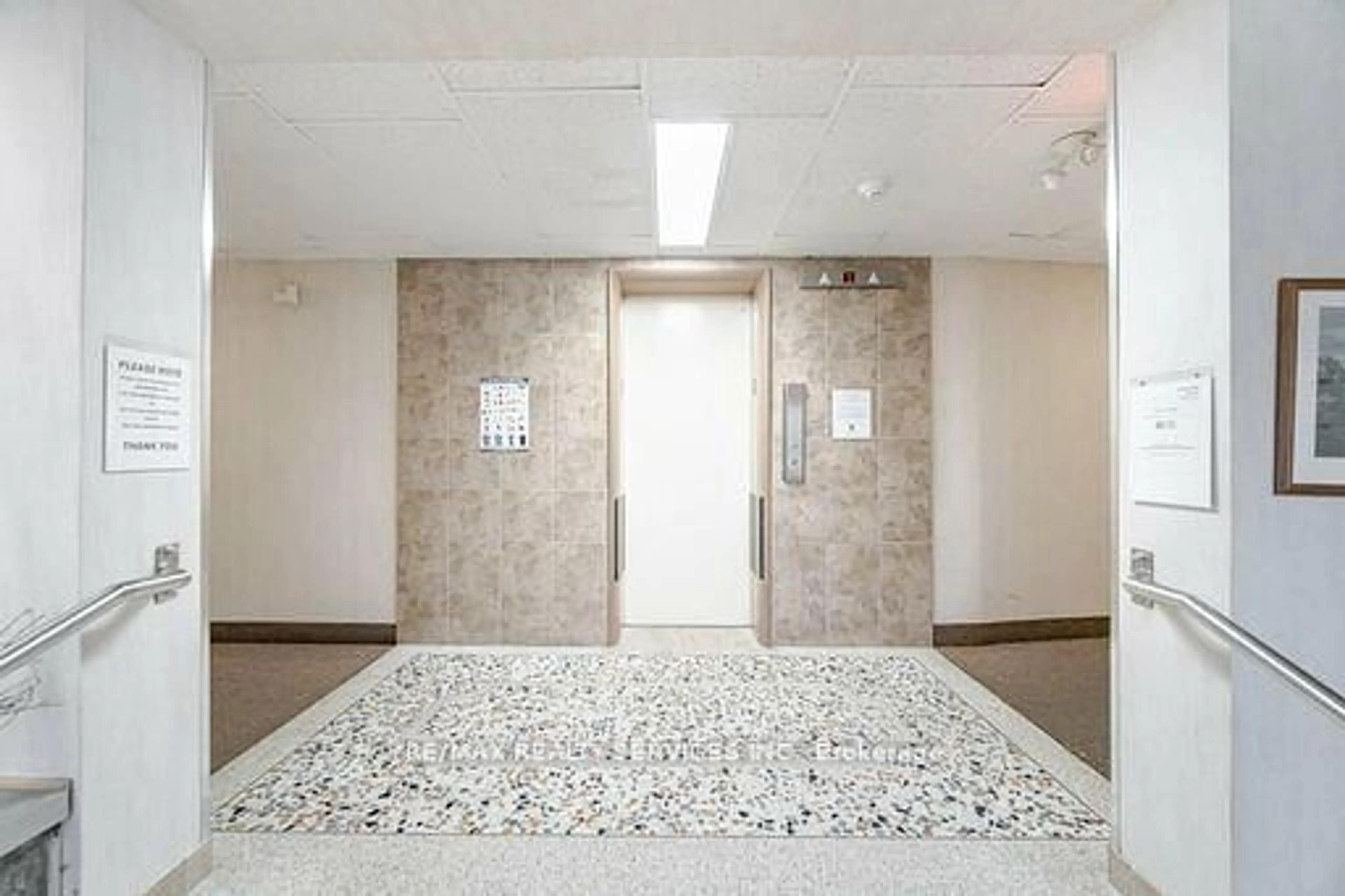 Indoor foyer for 11 Woodman Dr #203, Hamilton Ontario L8K 4E3