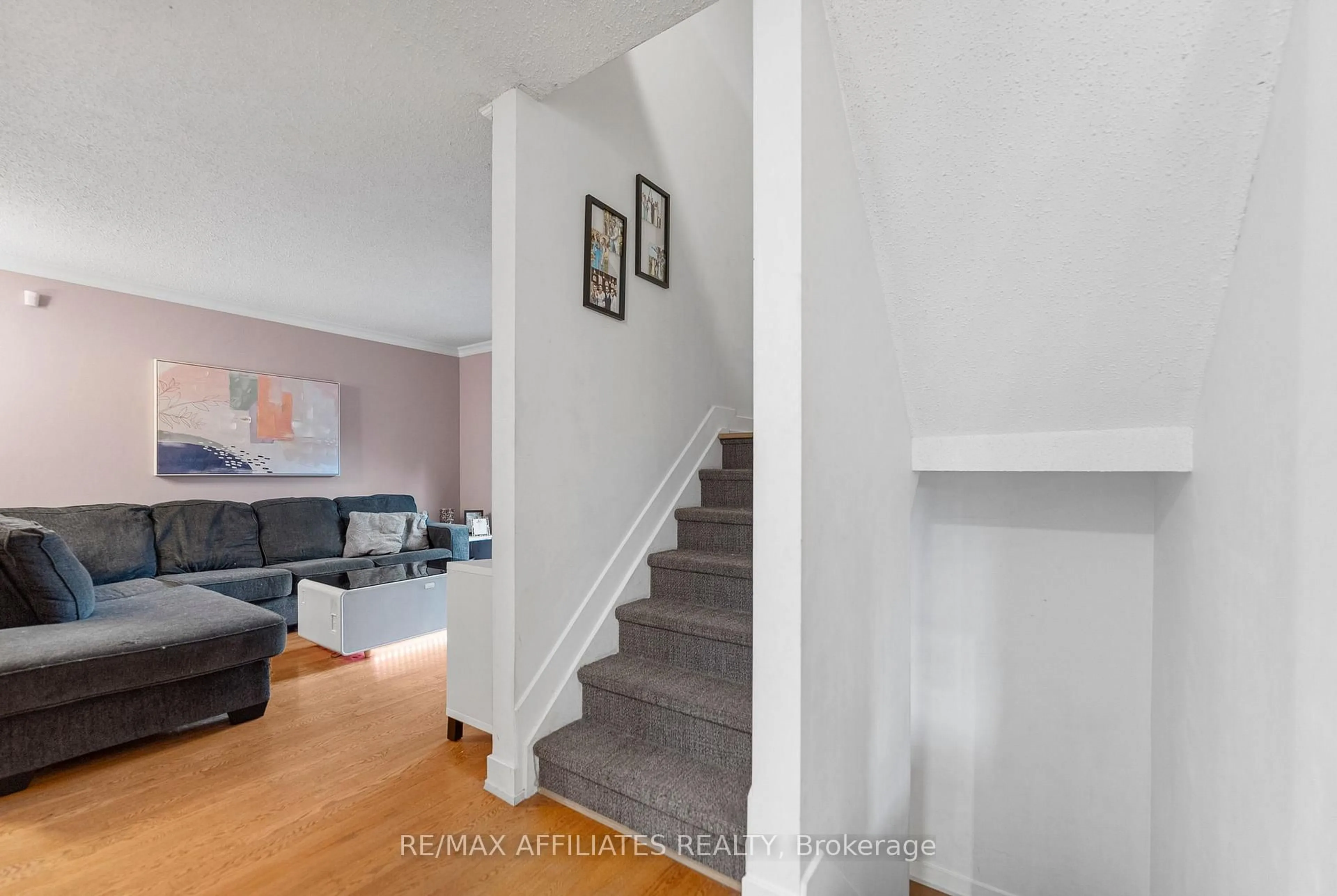 Unknown for 31 Exeter Dr, Ottawa Ontario K2J 1Z9