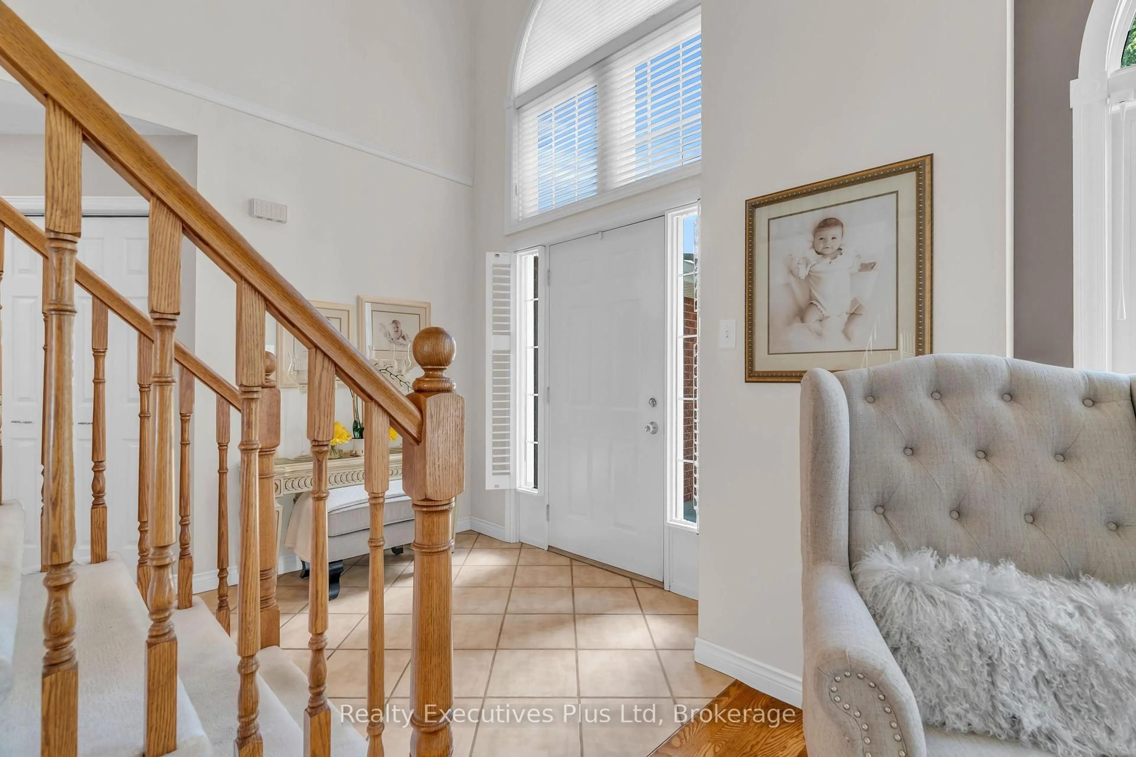 Indoor entryway for 45 Fieldstone Rd, Guelph Ontario N1L 1B4