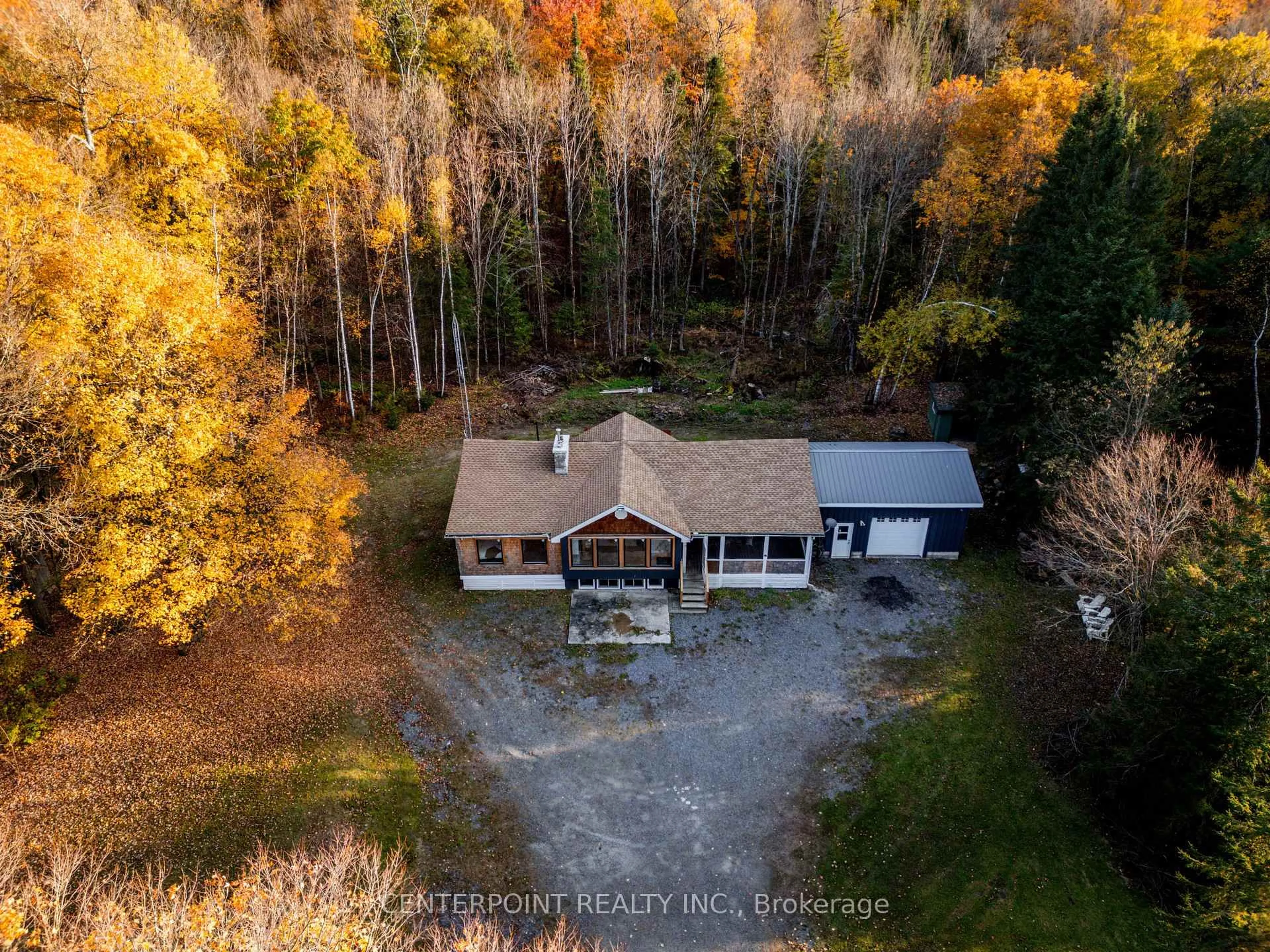 A pic from outside/outdoor area/front of a property/back of a property/a pic from drone, unknown for 1140 SPRINGDALE SHORES, Bracebridge Ontario P1L 1W9