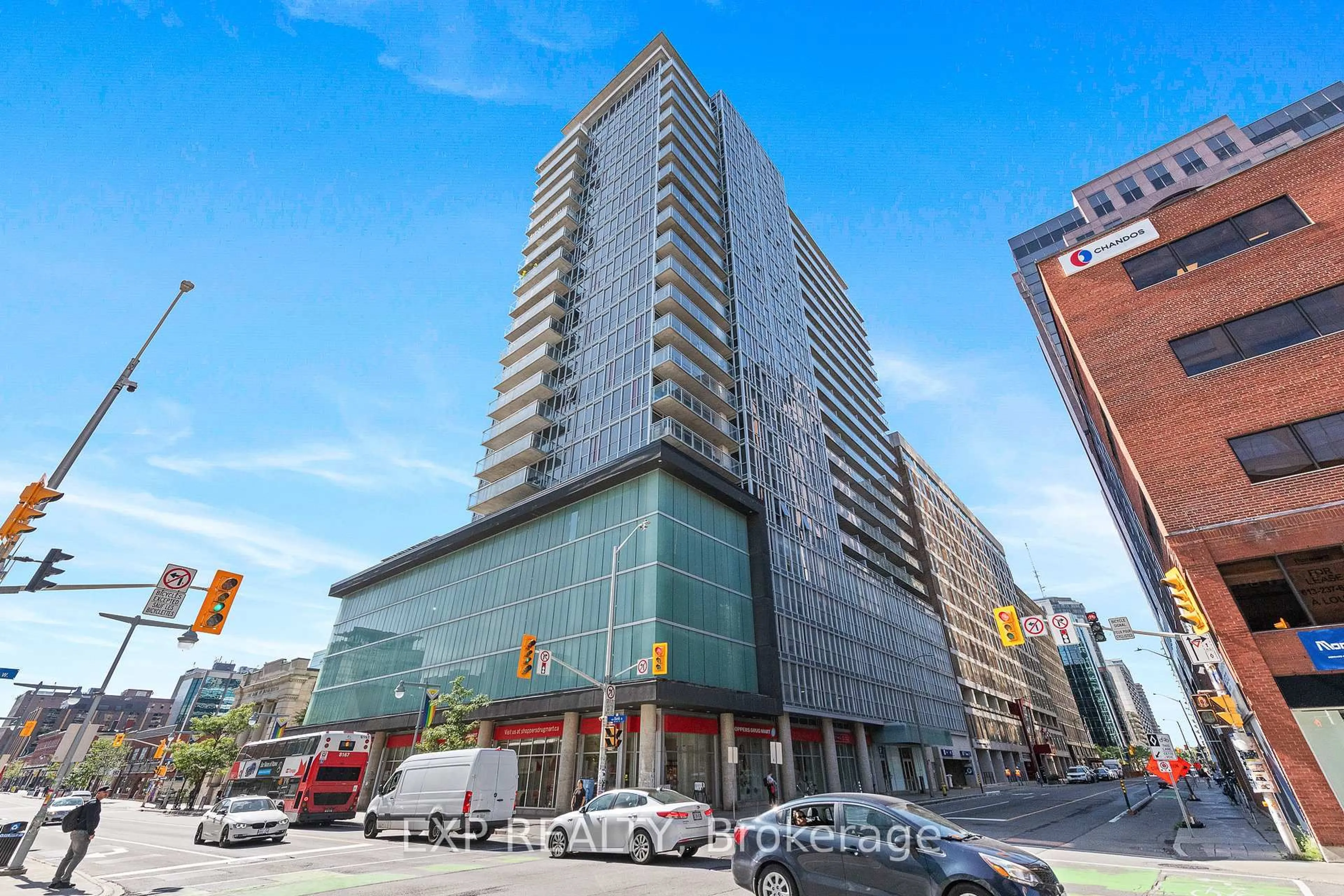 Patio, building for 324 Laurier Ave #2309, Ottawa Ontario K1N 6P6