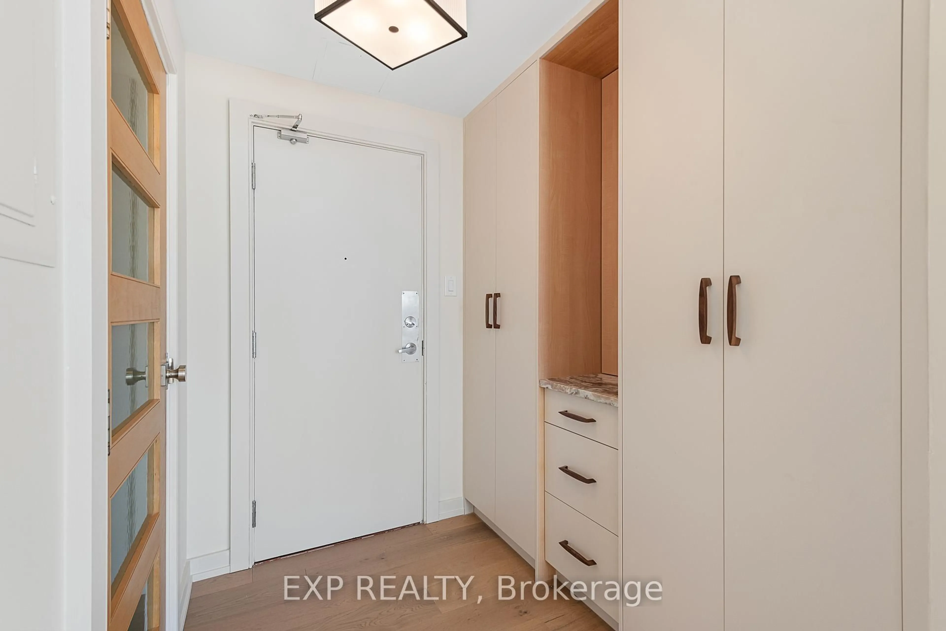Indoor entryway for 324 Laurier Ave #2309, Ottawa Ontario K1N 6P6