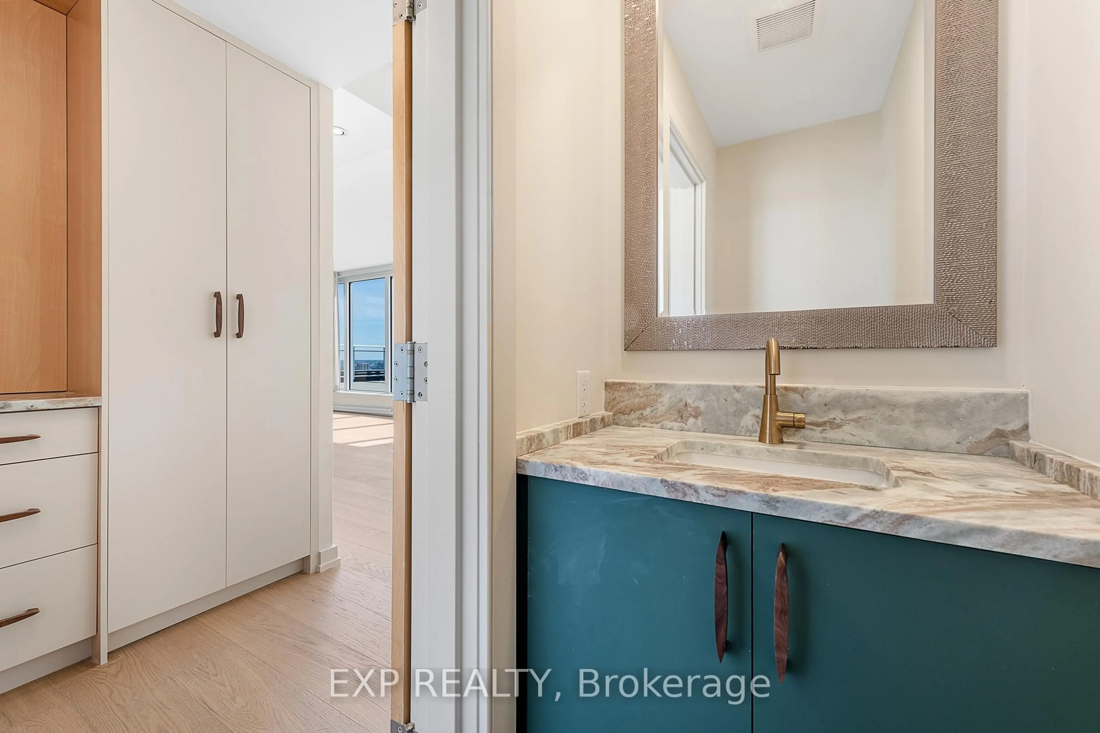 Laundry room for 324 Laurier Ave #2309, Ottawa Ontario K1N 6P6