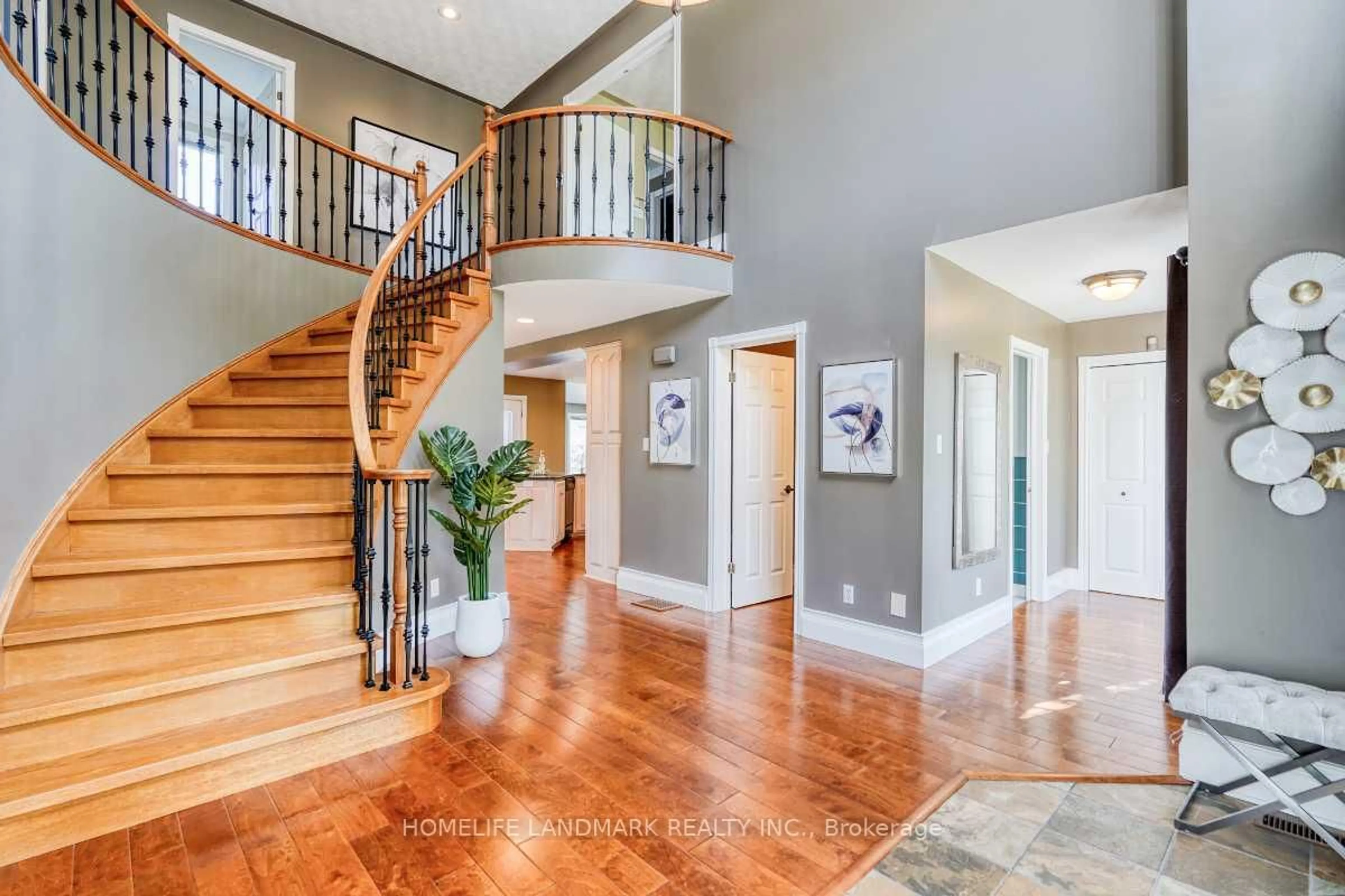 Indoor entryway for 1740 Waddell Ave, Peterborough Ontario K9K 2G5