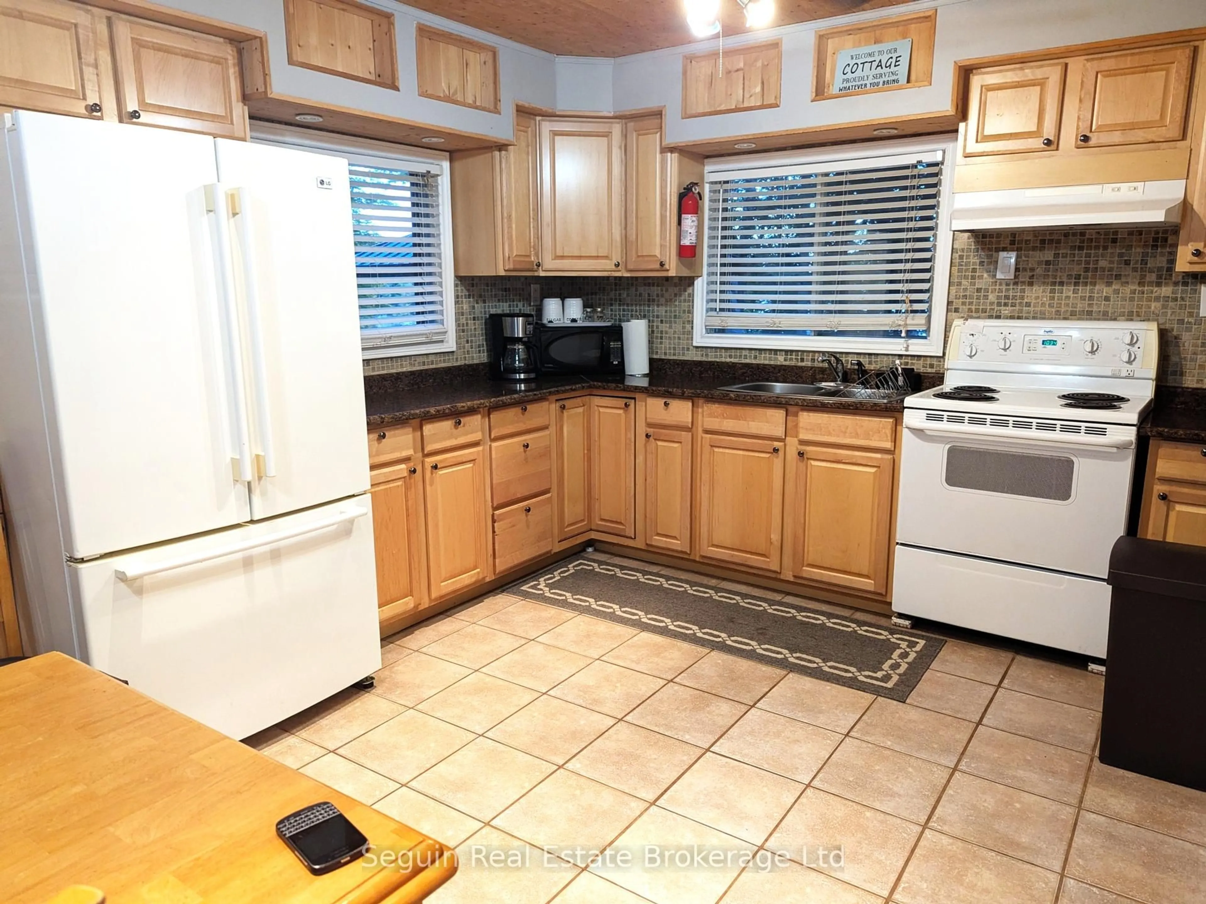 Standard kitchen, ceramic/tile floor for 90 Bradley Rd, Seguin Ontario P2A 0B6