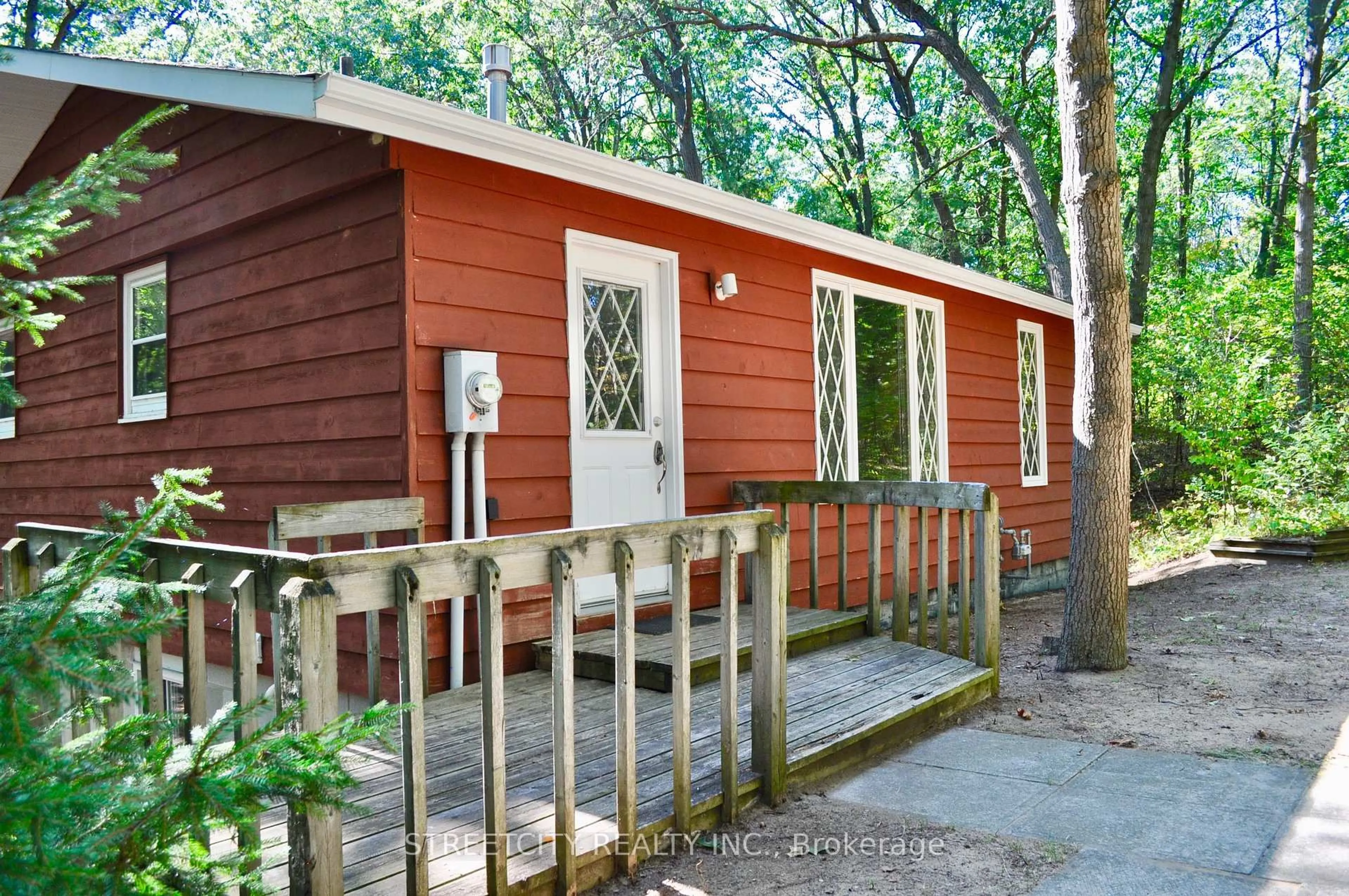 Patio, unknown for 10271 Mary Ave, Lambton Shores Ontario N0M 1T0