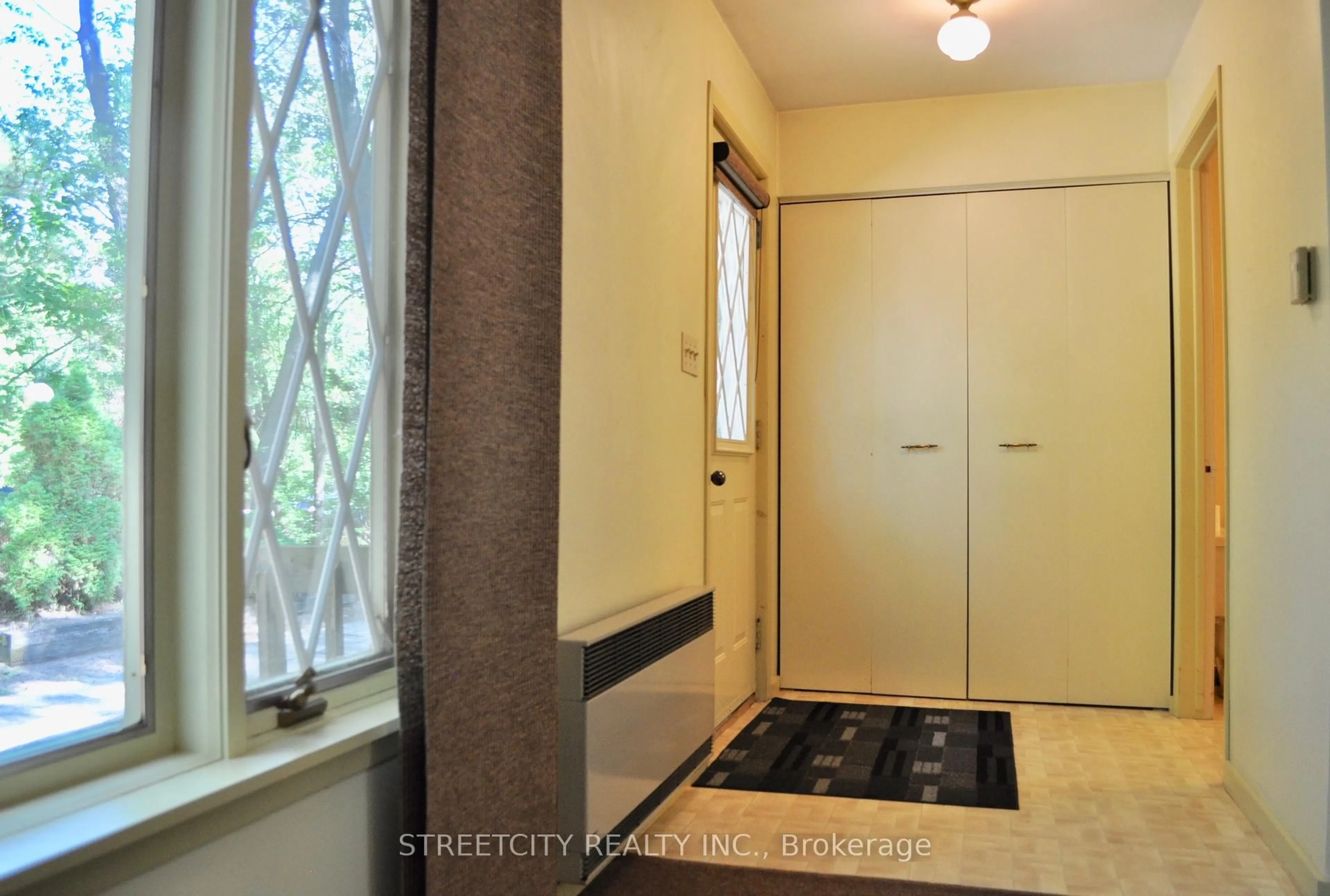 Indoor entryway for 10271 Mary Ave, Lambton Shores Ontario N0M 1T0