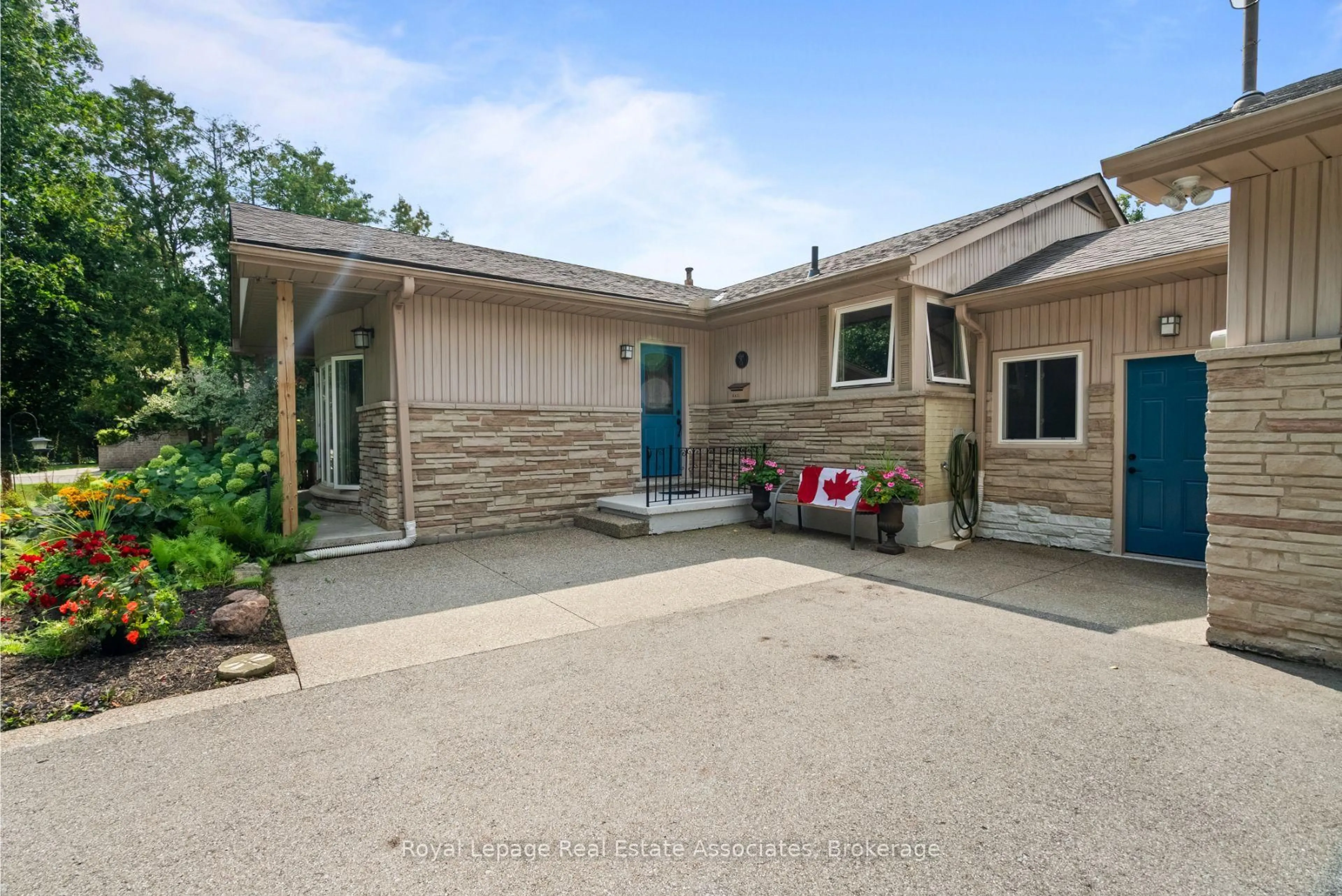 Unknown for 14 Hopkins Crt, Hamilton Ontario L9H 5M5