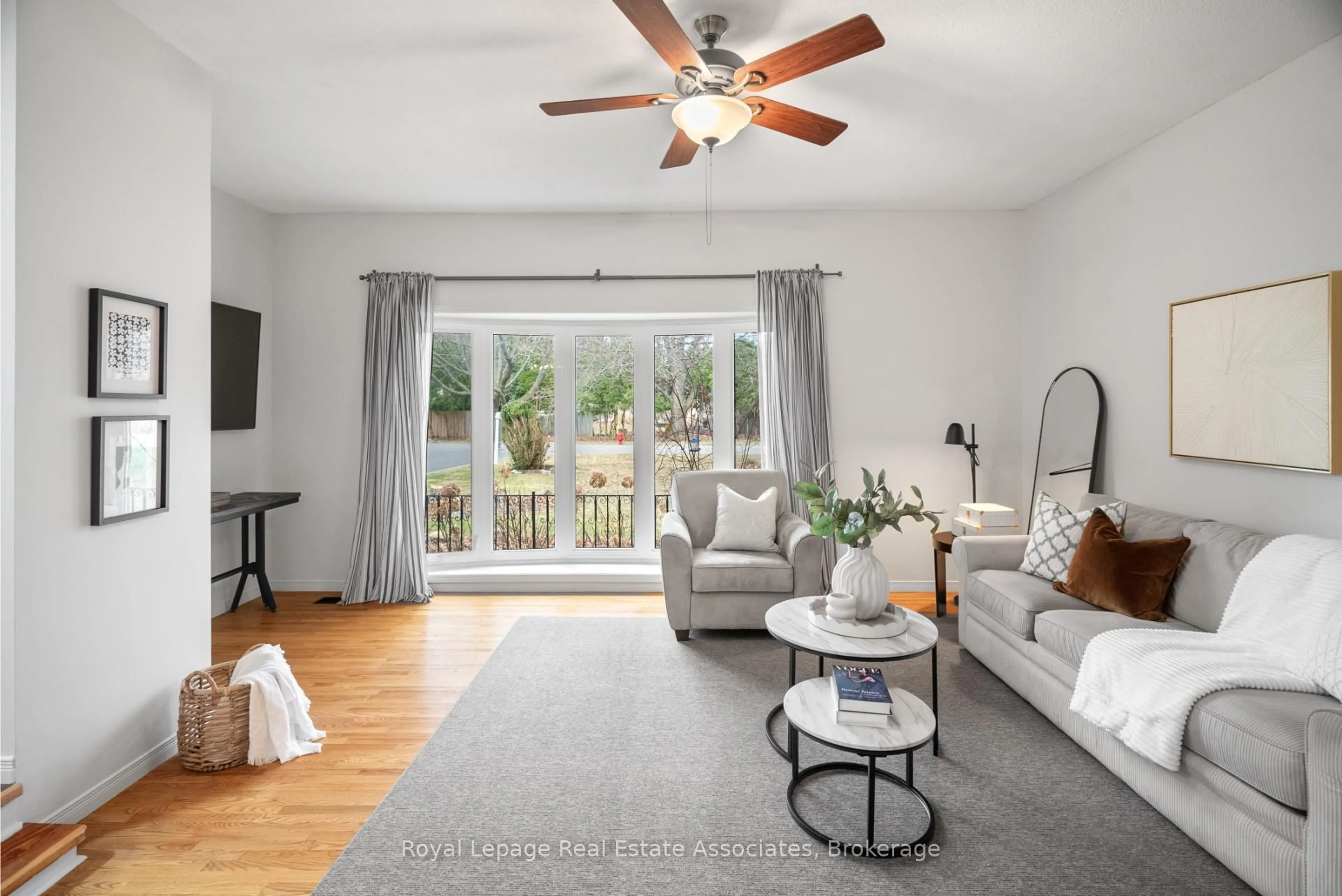 Living room with furniture, unknown for 14 Hopkins Crt, Hamilton Ontario L9H 5M5