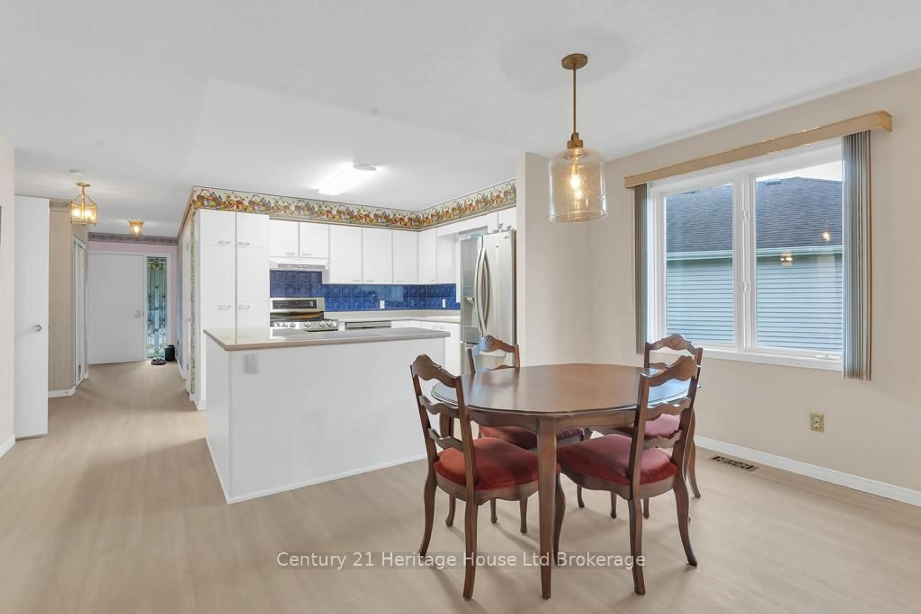 Open concept kitchen, ceramic/tile floor for 14 McDonald Crt, Tillsonburg Ontario N4G 5L8