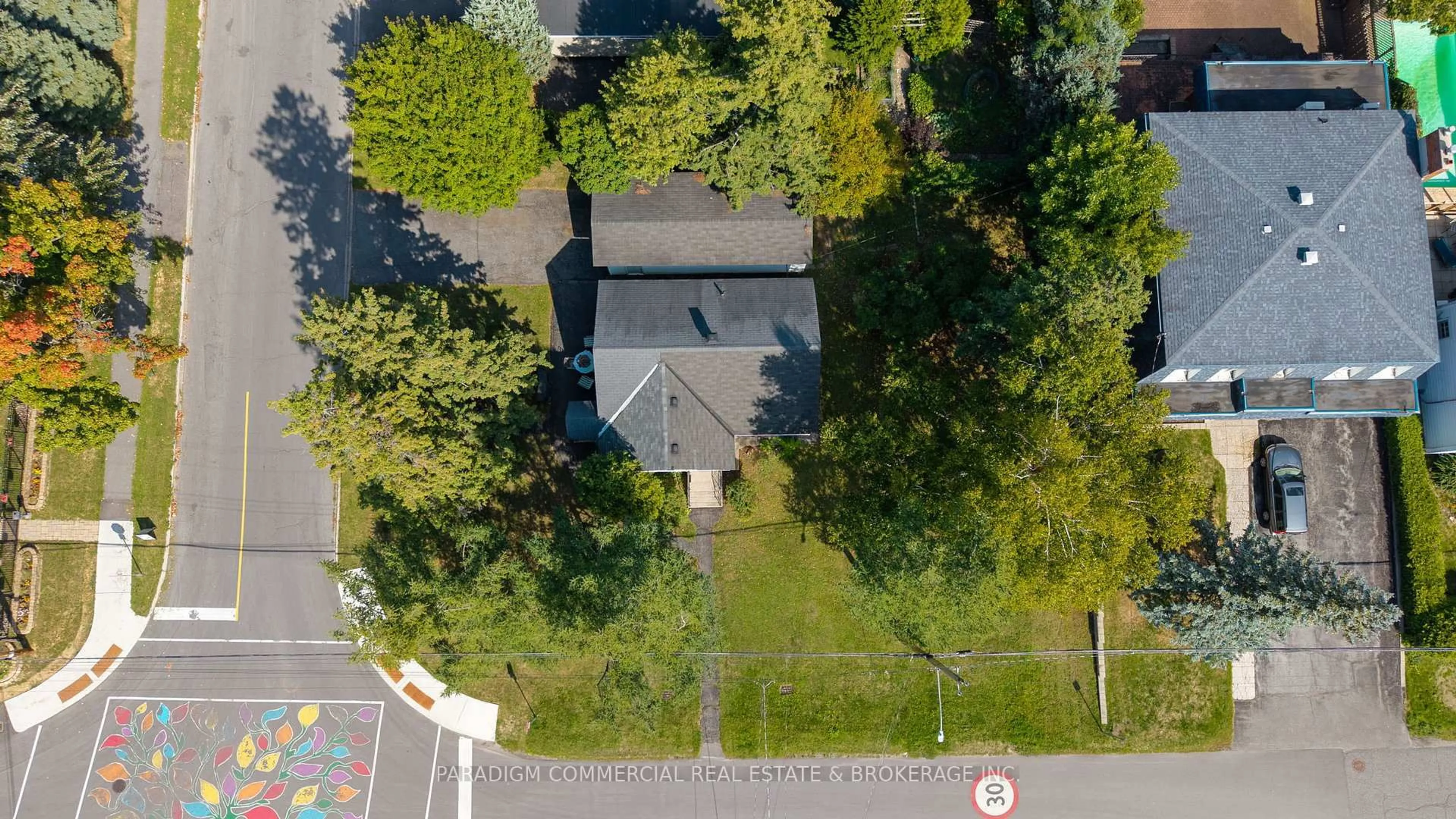 A pic from outside/outdoor area/front of a property/back of a property/a pic from drone, street for 423 Ancaster Ave, Ottawa Ontario K2B 5B6