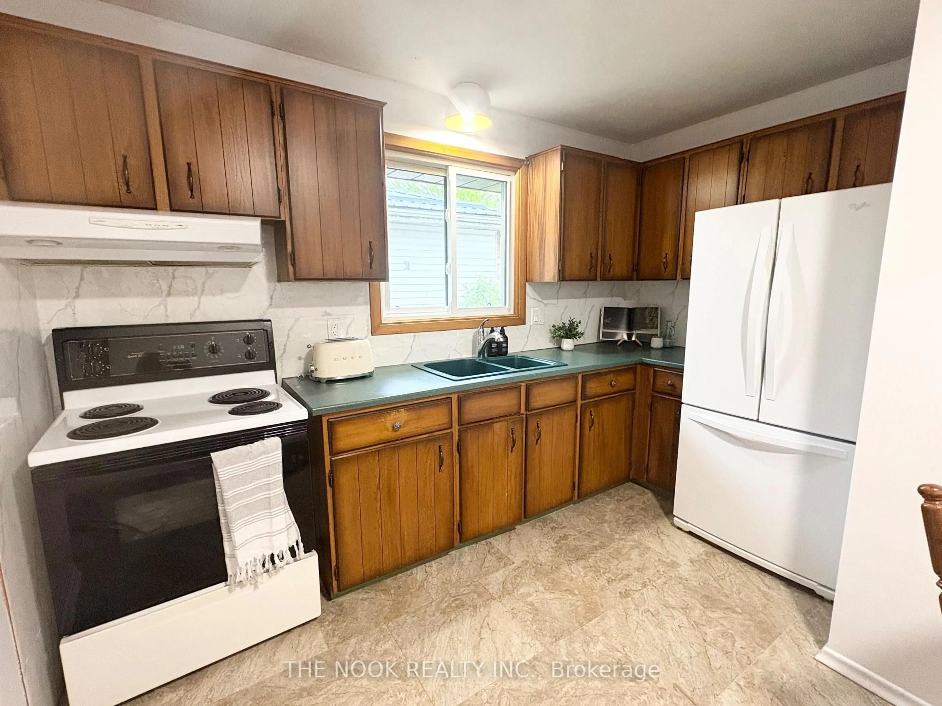 Standard kitchen, unknown for 21 Rideau Cres, Peterborough Ontario K9J 1G7