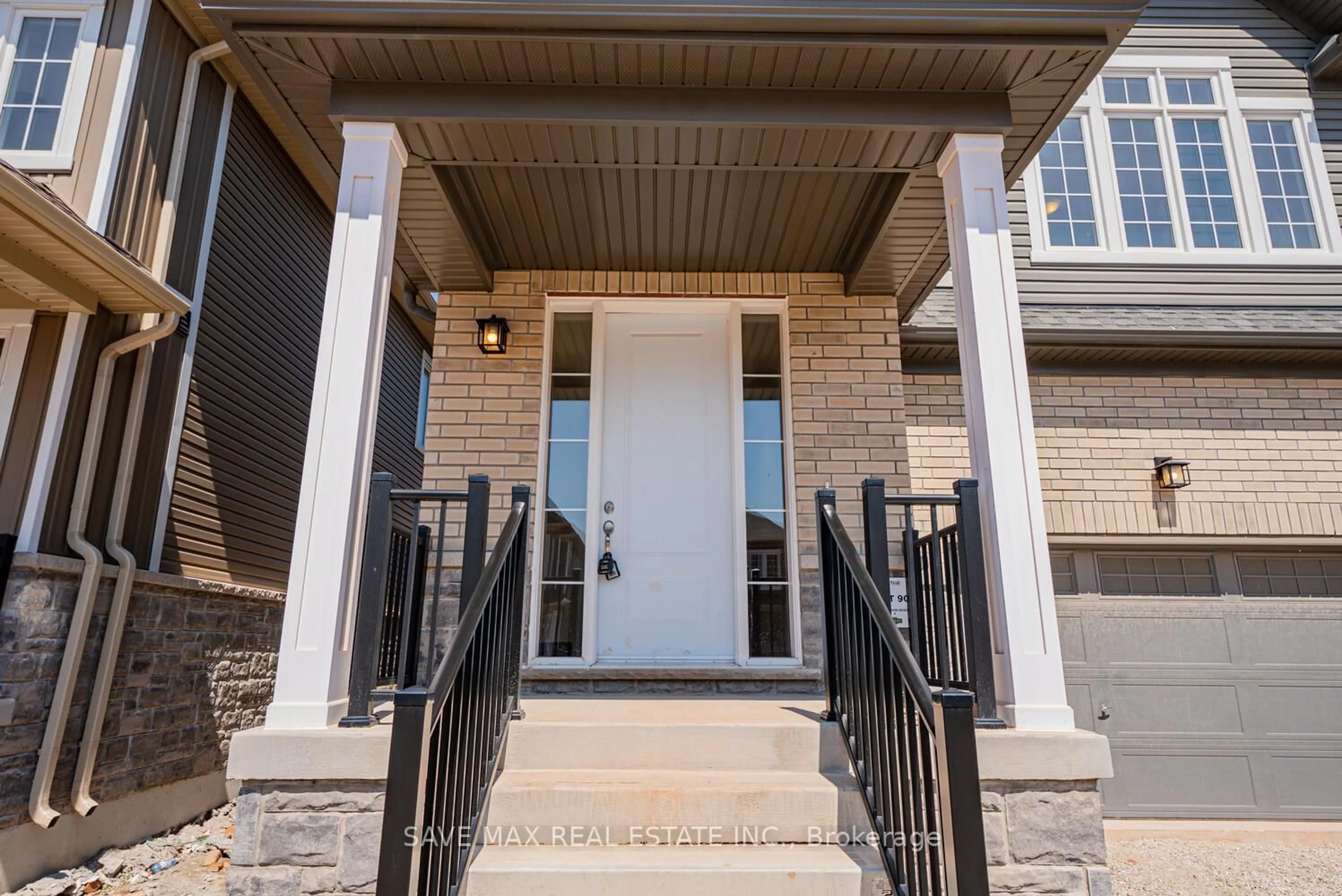 Indoor entryway for 82 Sanders Rd, Erin Ontario N0B 1T0