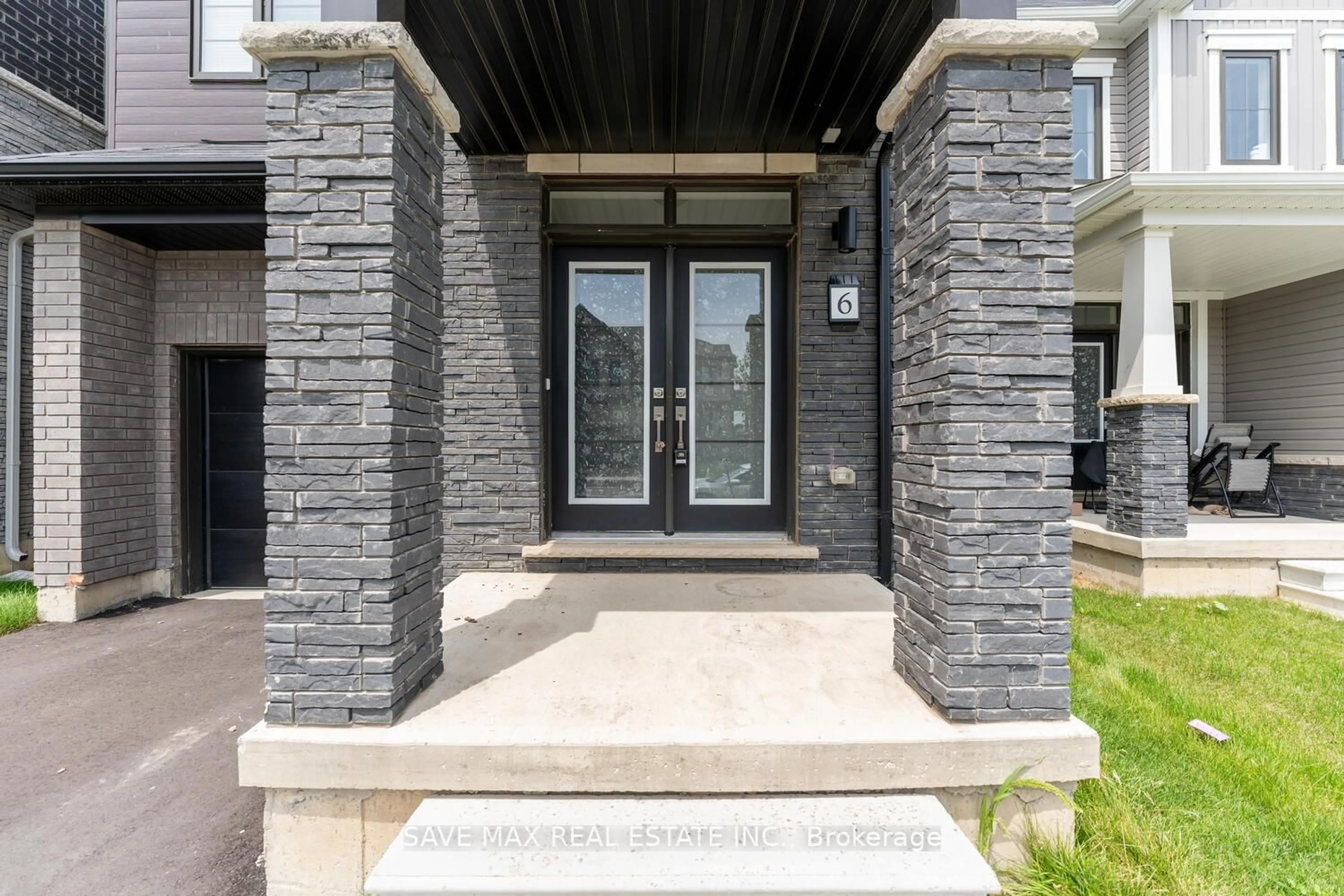 Indoor entryway for 6 Amos Ave, Brantford Ontario N3T 0V4