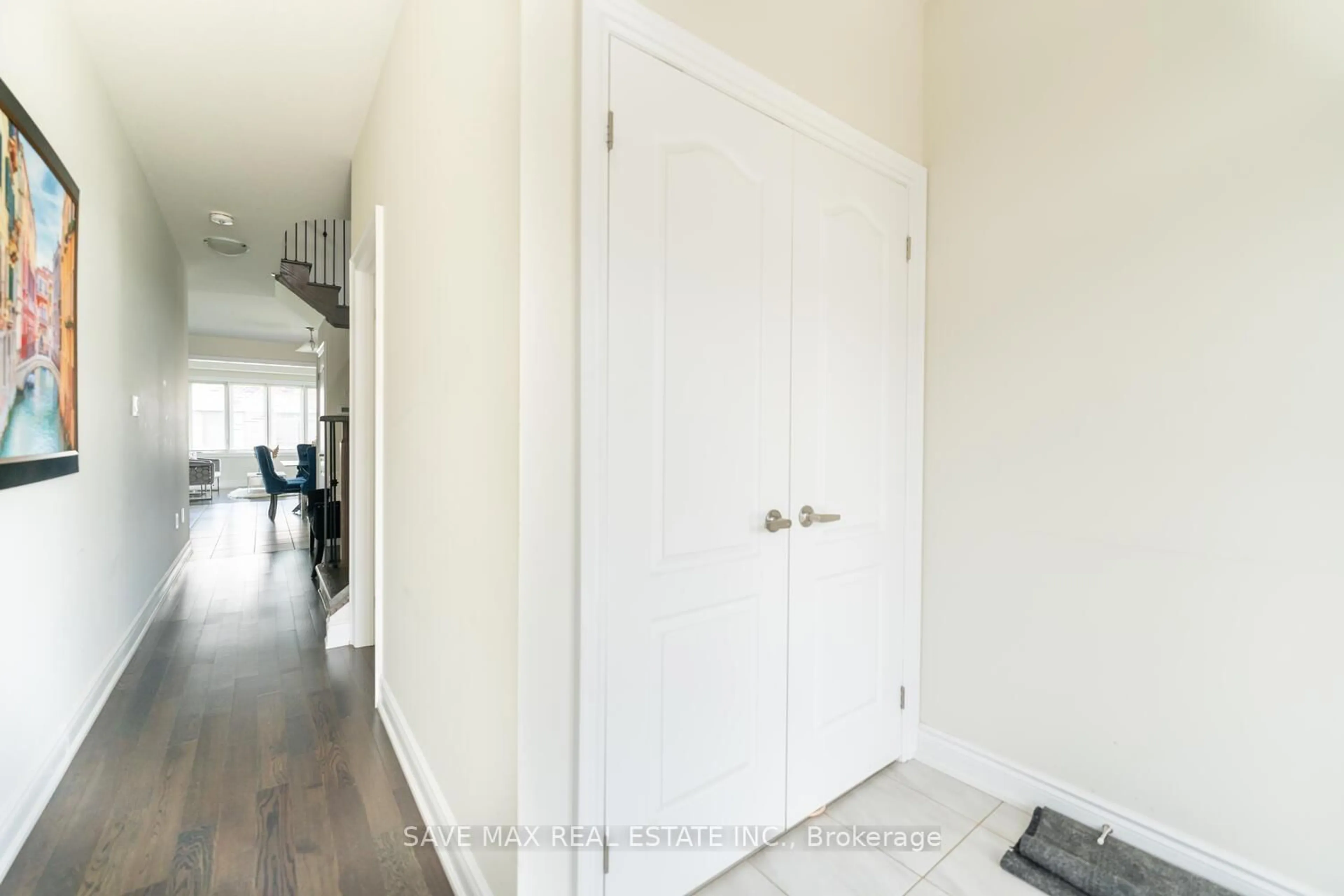 Indoor entryway for 6 Amos Ave, Brantford Ontario N3T 0V4