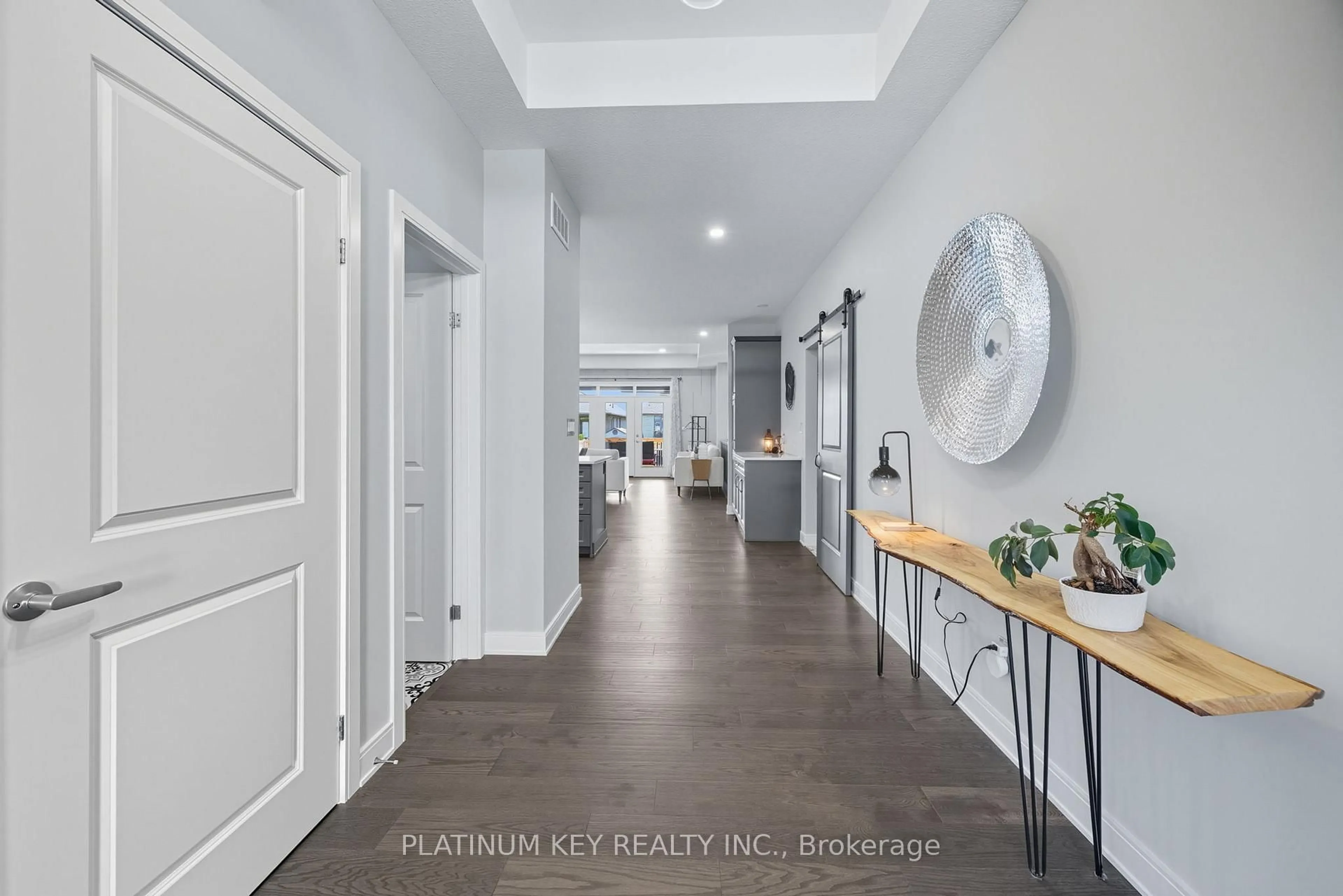 Indoor entryway for 140 Collins Way, Strathroy-Caradoc Ontario N7G 0G2