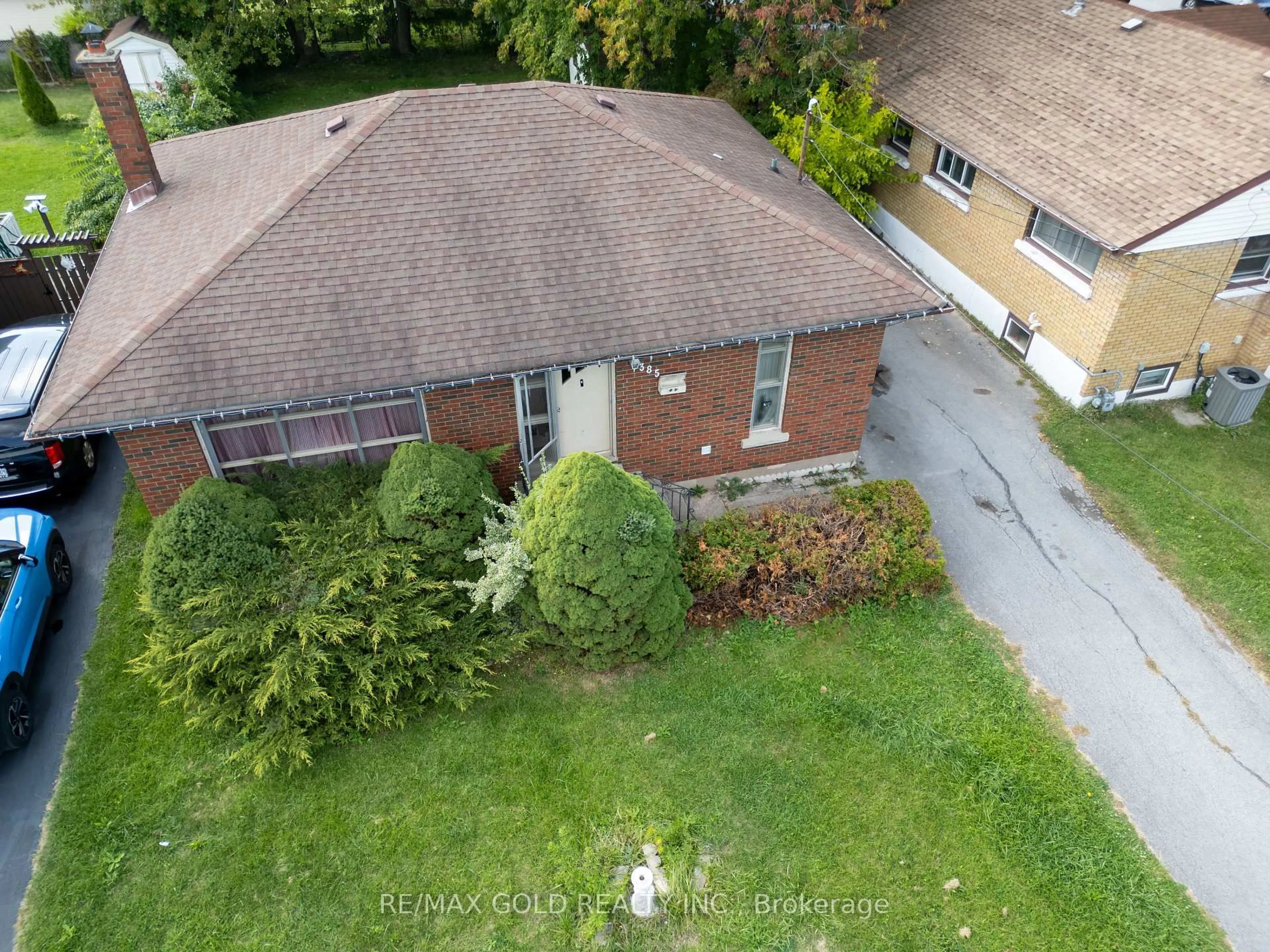 A pic from outside/outdoor area/front of a property/back of a property/a pic from drone, street for 7385 Fern Ave, Niagara Falls Ontario L2G 5H4