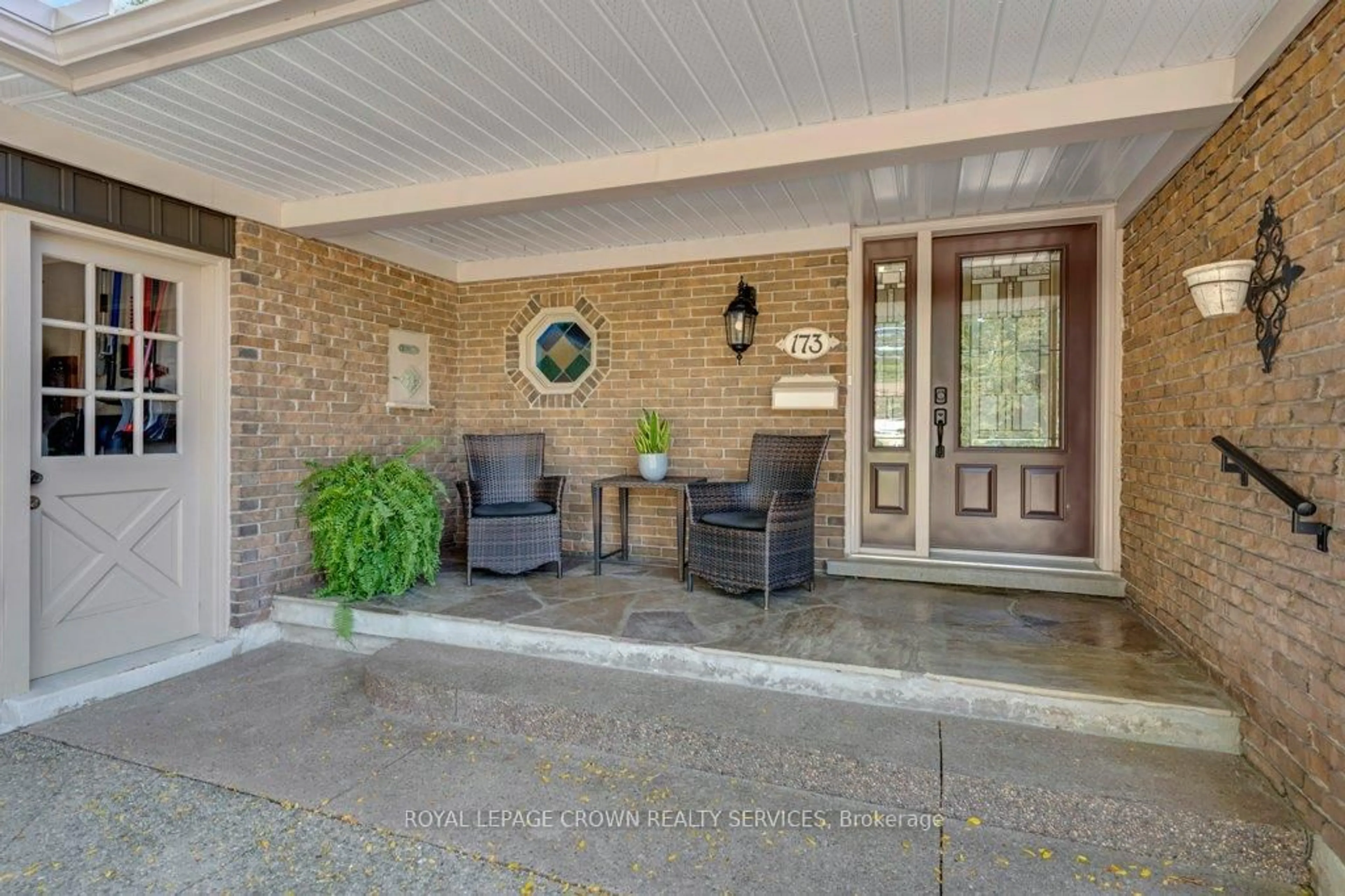 Indoor entryway for 173 Ripplewood Cres, Kitchener Ontario N2M 4R9