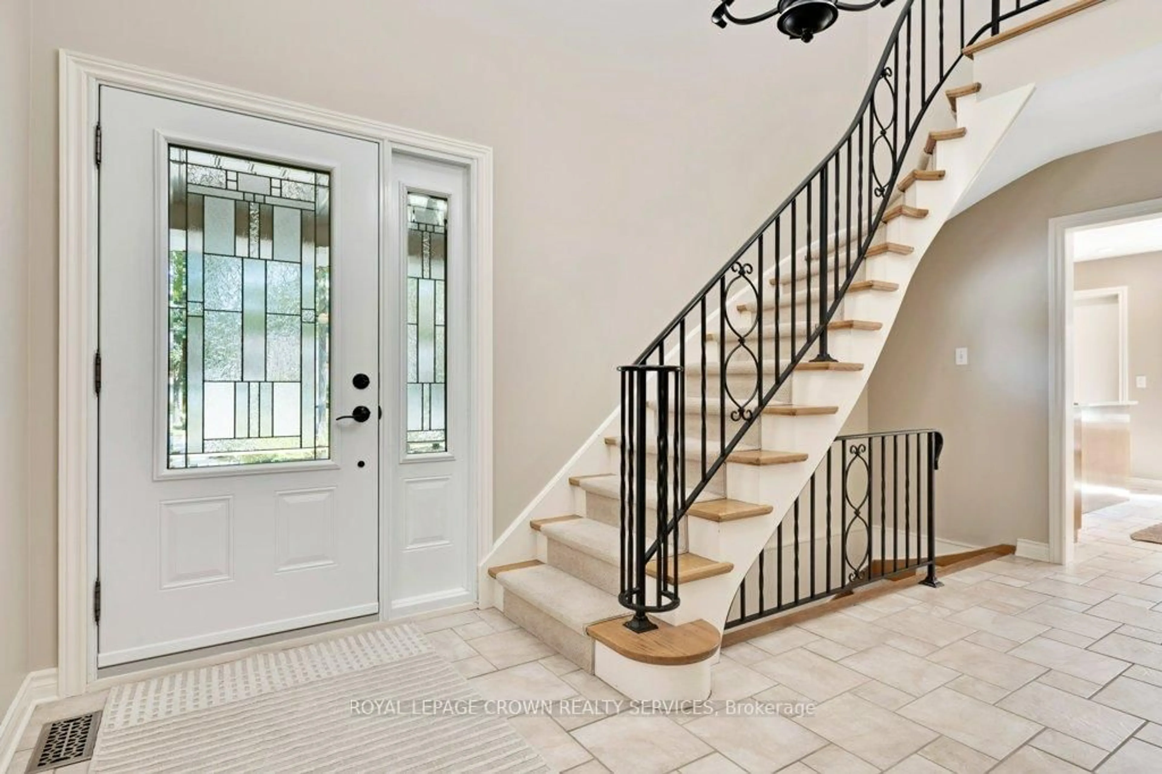 Indoor entryway for 173 Ripplewood Cres, Kitchener Ontario N2M 4R9