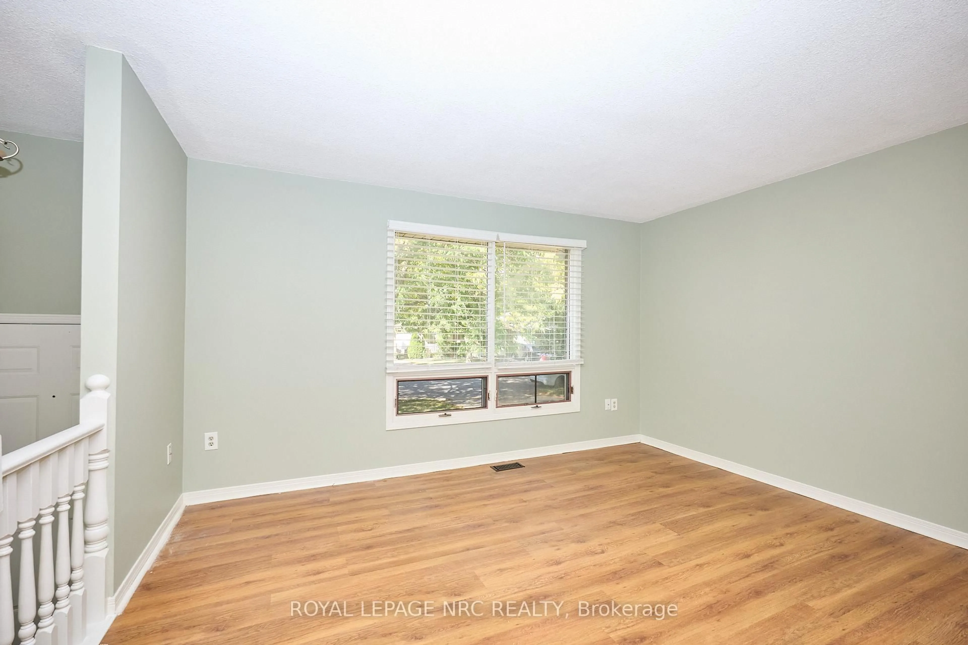 A pic of a room for 12 Andrea Dr, St. Catharines Ontario L2S 3N7