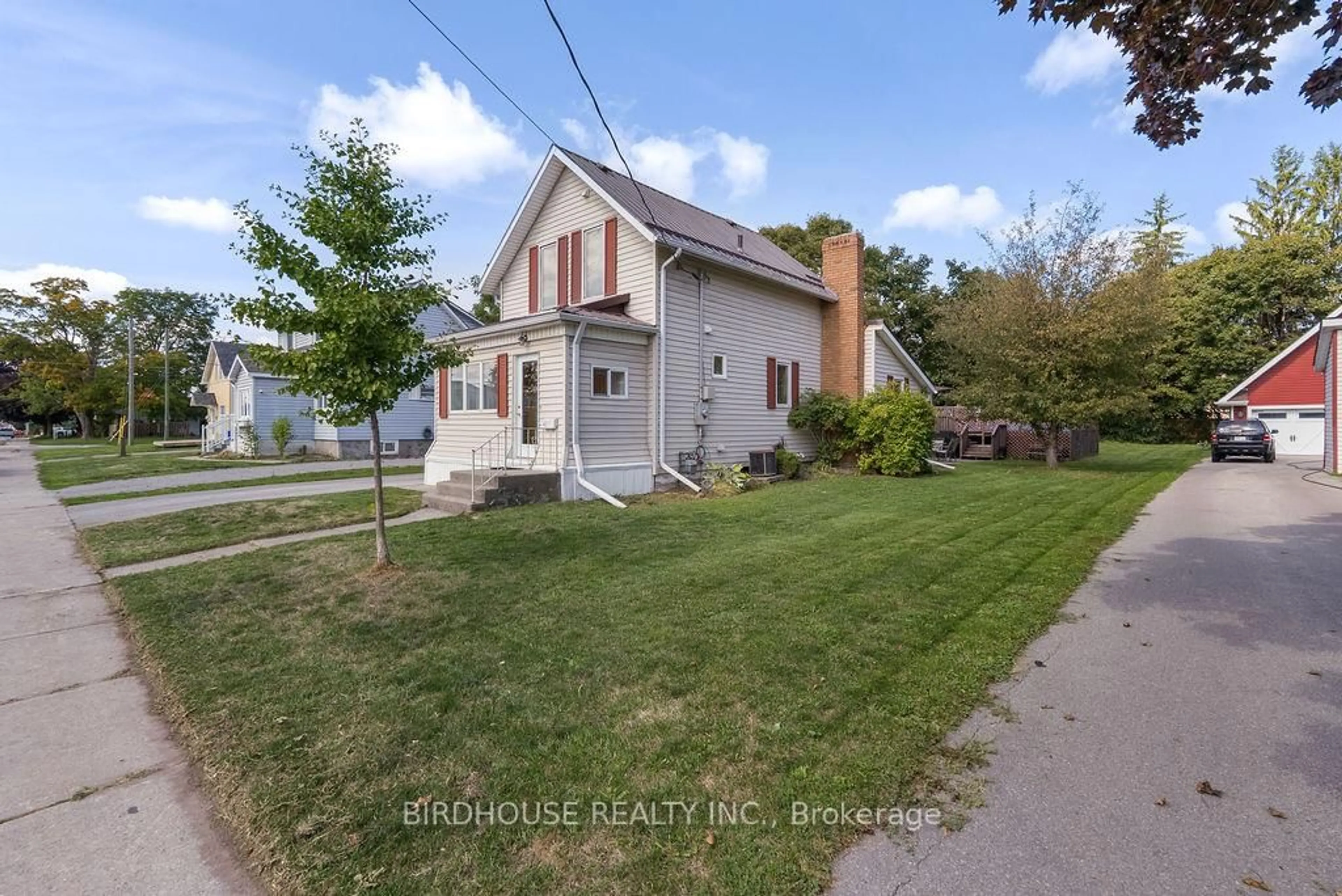 A pic from outside/outdoor area/front of a property/back of a property/a pic from drone, street for 40 Durham St, Kawartha Lakes Ontario K9V 2P5