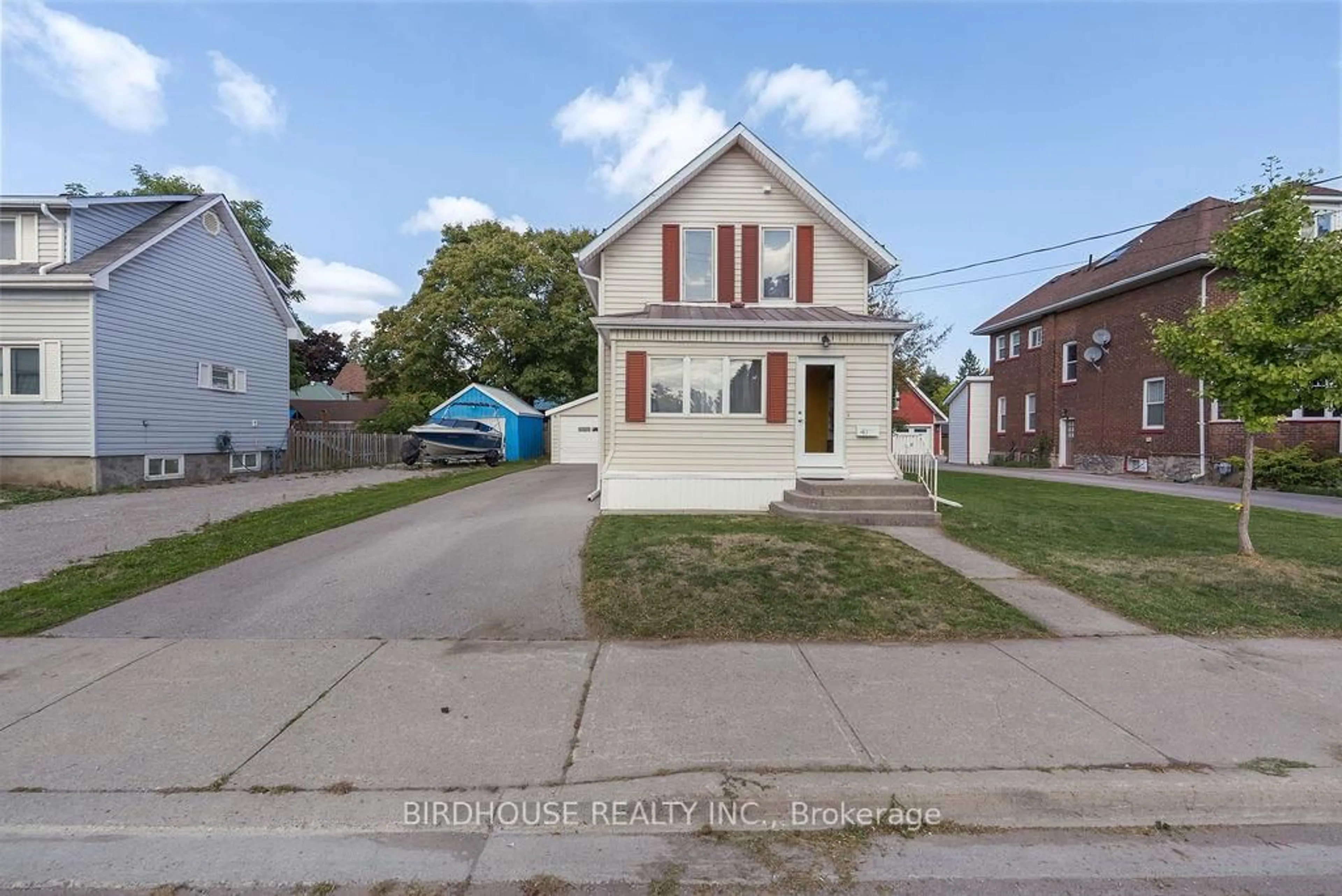 A pic from outside/outdoor area/front of a property/back of a property/a pic from drone, street for 40 Durham St, Kawartha Lakes Ontario K9V 2P5