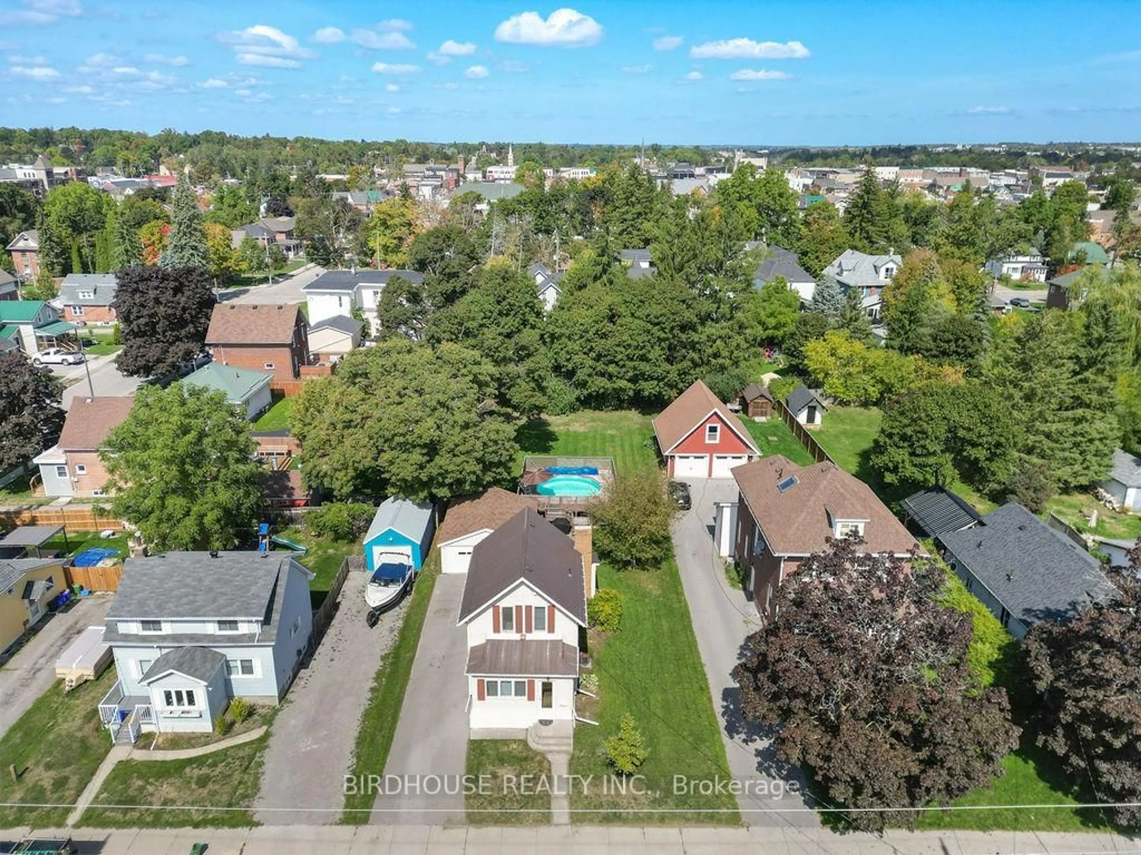 A pic from outside/outdoor area/front of a property/back of a property/a pic from drone, street for 40 Durham St, Kawartha Lakes Ontario K9V 2P5
