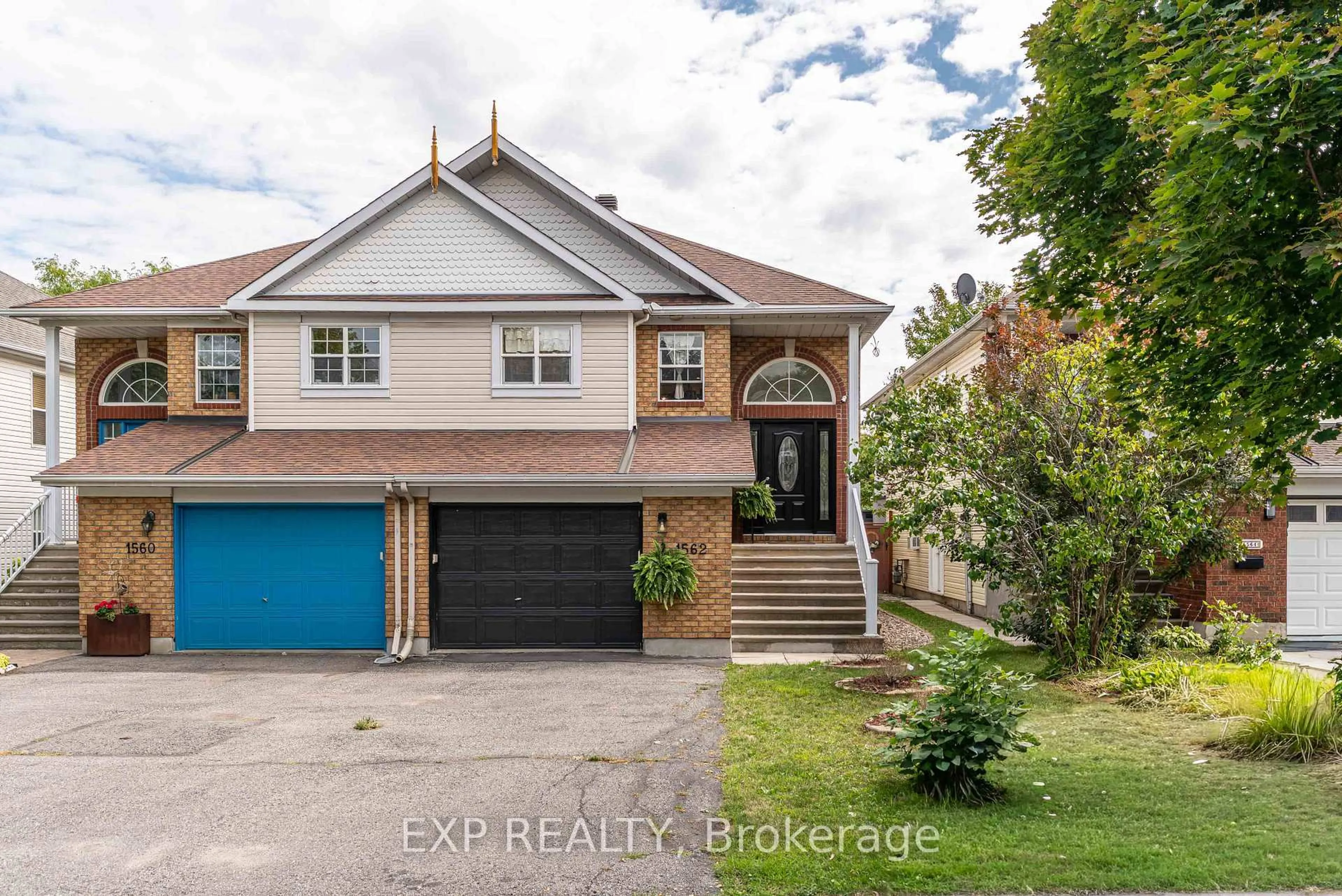 A pic from outside/outdoor area/front of a property/back of a property/a pic from drone, street for 1562 Lisbon St, Orleans Ontario K4A 4B9